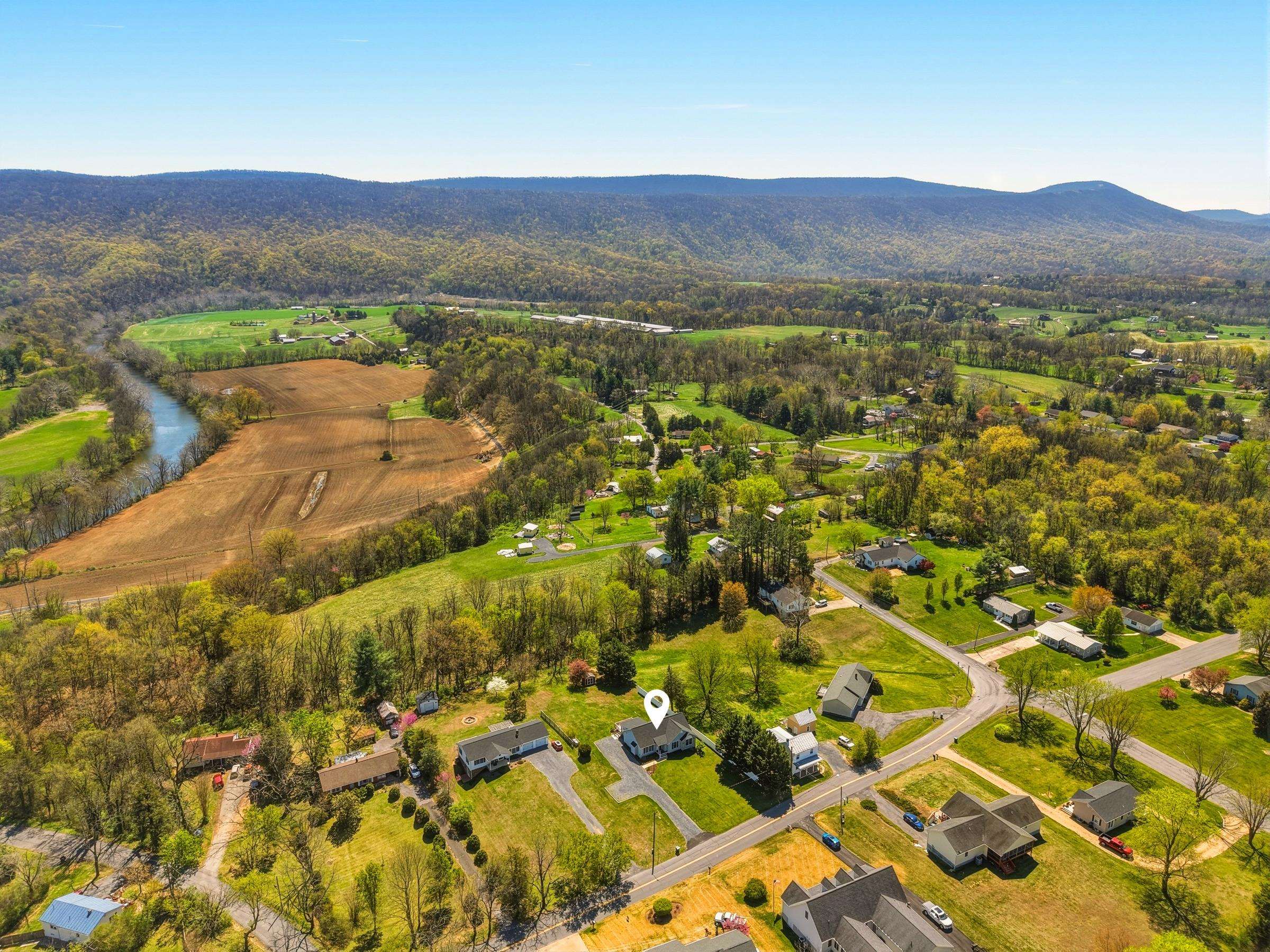 515 HOLLINGSWORTH RD, WOODSTOCK, Virginia 22664, 3 Bedrooms Bedrooms, ,2 BathroomsBathrooms,Residential,515 HOLLINGSWORTH RD,675812 MLS # 675812