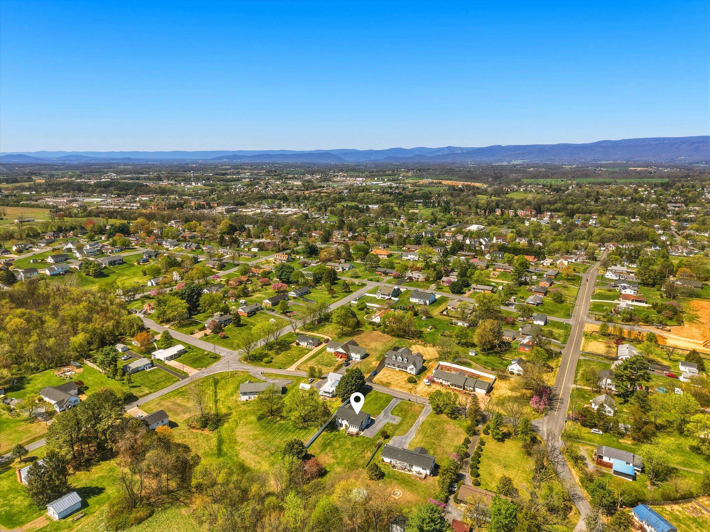 515 HOLLINGSWORTH RD, WOODSTOCK, Virginia 22664, 3 Bedrooms Bedrooms, ,2 BathroomsBathrooms,Residential,515 HOLLINGSWORTH RD,675812 MLS # 675812