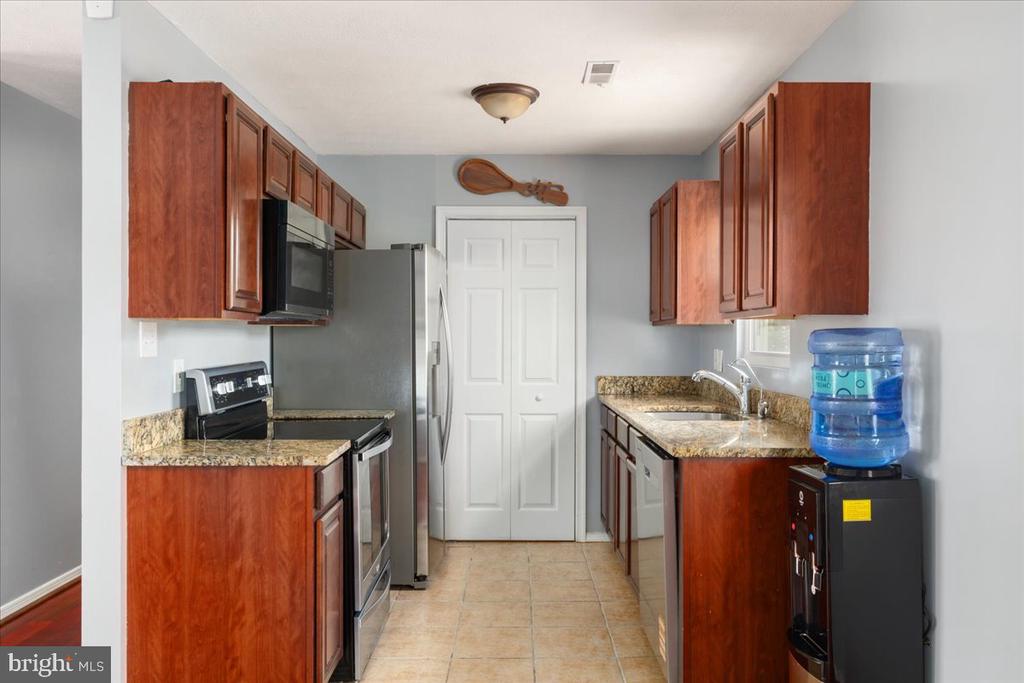 904 LAKEVIEW PKWY, LOCUST GROVE, Virginia 22508, 3 Bedrooms Bedrooms, ,2 BathroomsBathrooms,Residential,904 LAKEVIEW PKWY,VAOR2013436 MLS # VAOR2013436