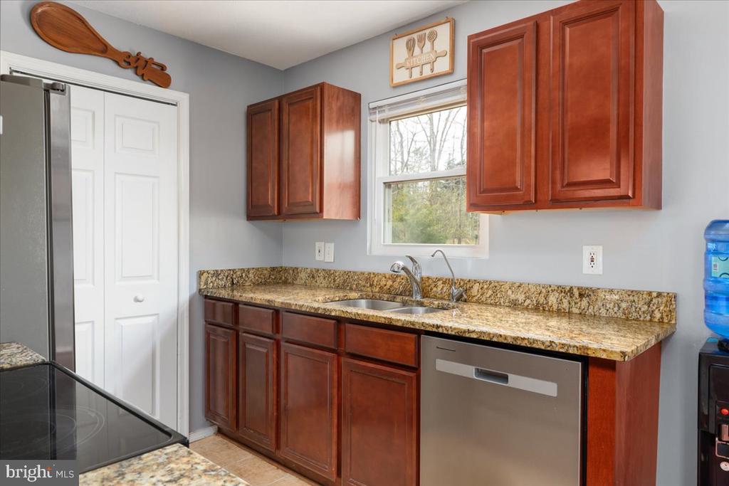 904 LAKEVIEW PKWY, LOCUST GROVE, Virginia 22508, 3 Bedrooms Bedrooms, ,2 BathroomsBathrooms,Residential,904 LAKEVIEW PKWY,VAOR2013436 MLS # VAOR2013436