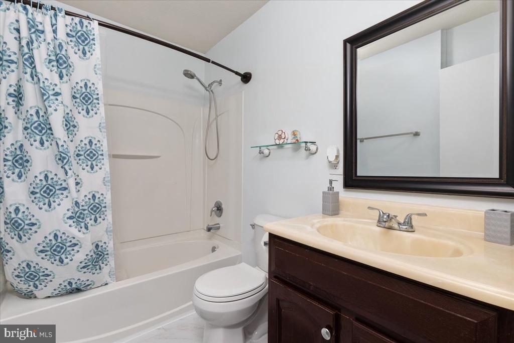 904 LAKEVIEW PKWY, LOCUST GROVE, Virginia 22508, 3 Bedrooms Bedrooms, ,2 BathroomsBathrooms,Residential,904 LAKEVIEW PKWY,VAOR2013436 MLS # VAOR2013436