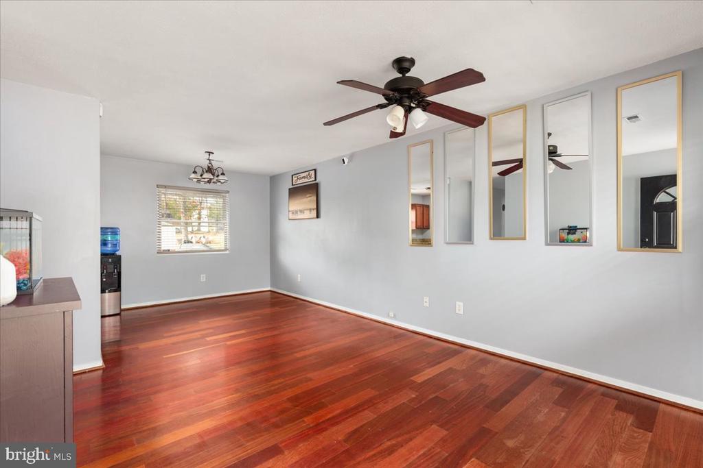 904 LAKEVIEW PKWY, LOCUST GROVE, Virginia 22508, 3 Bedrooms Bedrooms, ,2 BathroomsBathrooms,Residential,904 LAKEVIEW PKWY,VAOR2013436 MLS # VAOR2013436