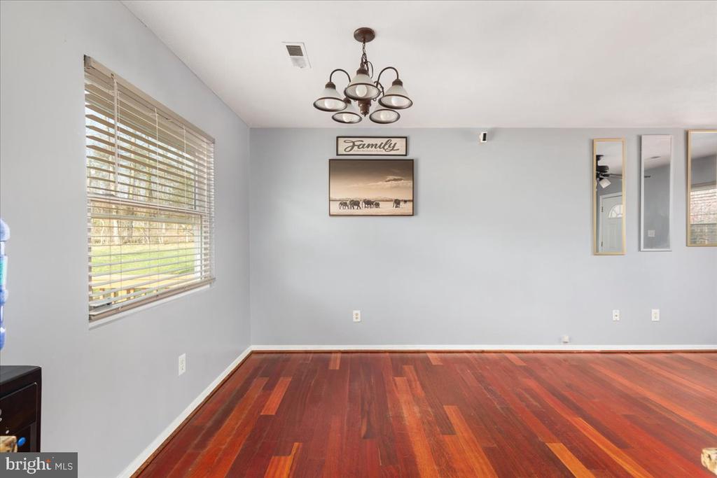 904 LAKEVIEW PKWY, LOCUST GROVE, Virginia 22508, 3 Bedrooms Bedrooms, ,2 BathroomsBathrooms,Residential,904 LAKEVIEW PKWY,VAOR2013436 MLS # VAOR2013436