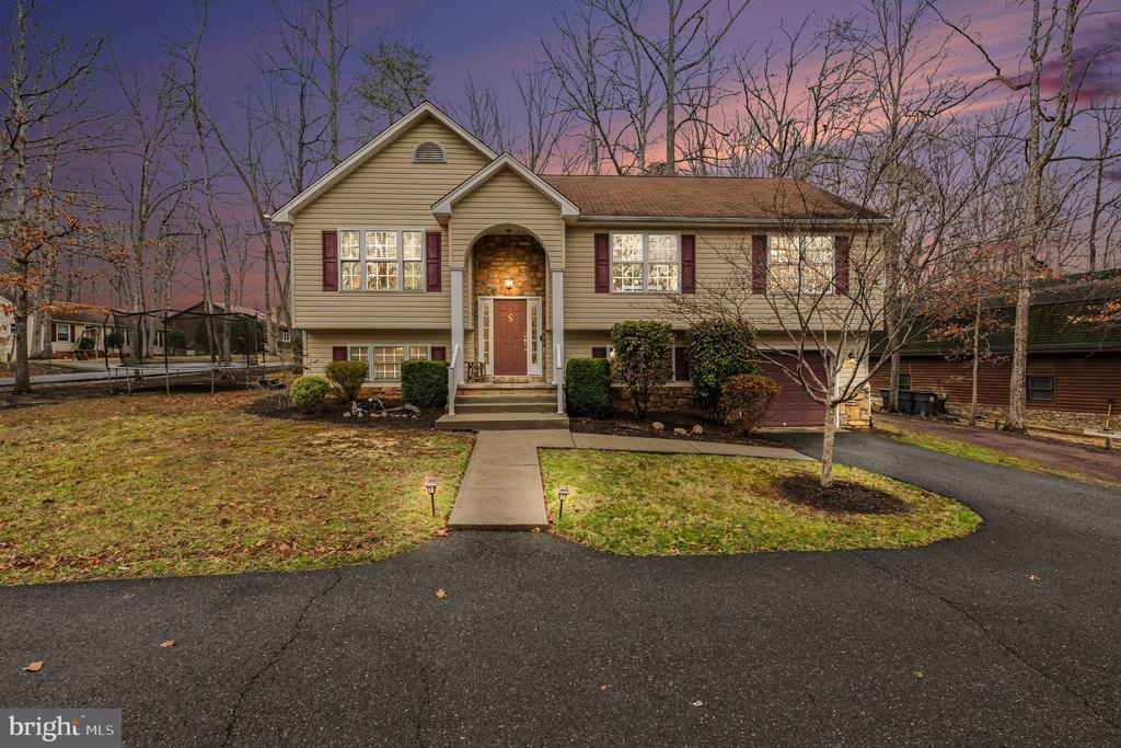 100 NUGGET DR, LOCUST GROVE, Virginia 22508, 5 Bedrooms Bedrooms, ,3 BathroomsBathrooms,Residential,100 NUGGET DR,VAOR2013596 MLS # VAOR2013596