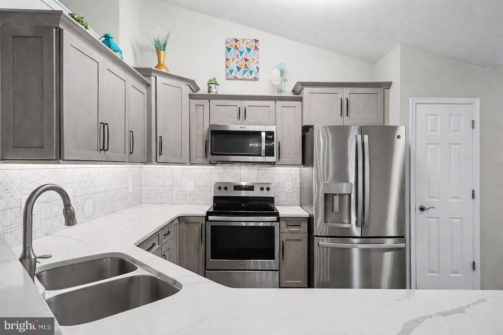 100 NUGGET DR, LOCUST GROVE, Virginia 22508, 5 Bedrooms Bedrooms, ,3 BathroomsBathrooms,Residential,100 NUGGET DR,VAOR2013596 MLS # VAOR2013596