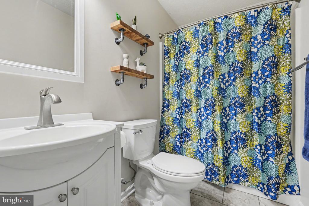 100 NUGGET DR, LOCUST GROVE, Virginia 22508, 5 Bedrooms Bedrooms, ,3 BathroomsBathrooms,Residential,100 NUGGET DR,VAOR2013596 MLS # VAOR2013596