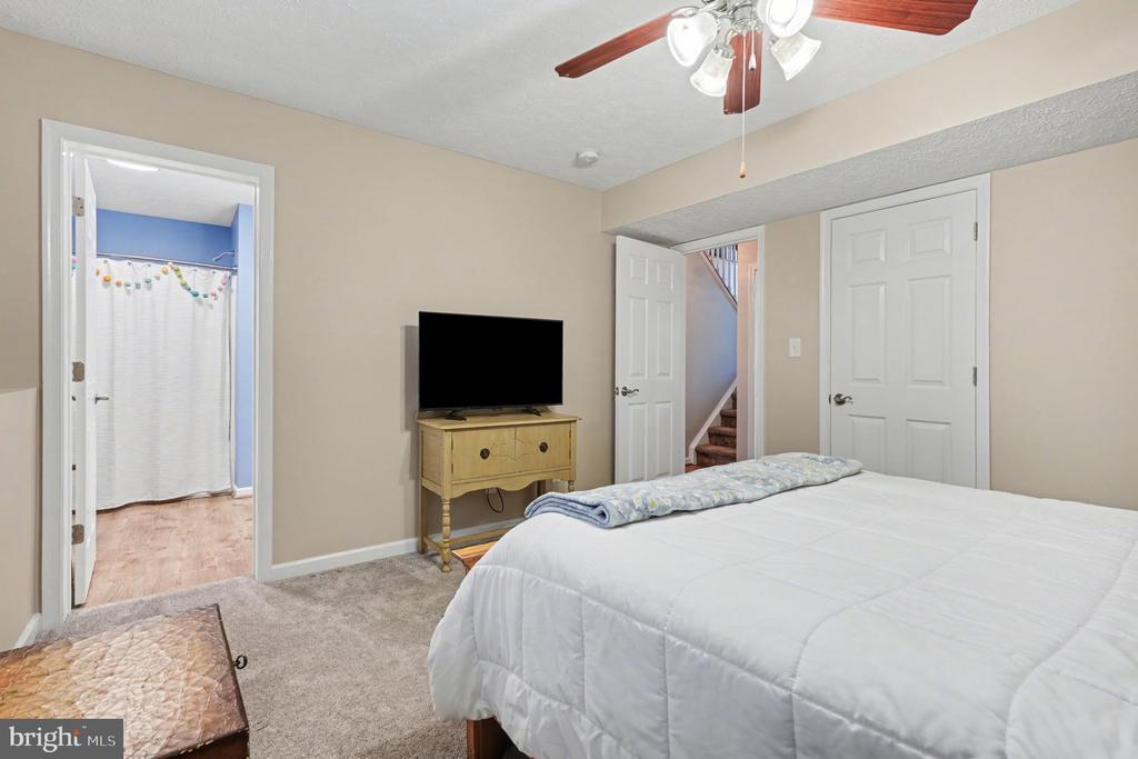 100 NUGGET DR, LOCUST GROVE, Virginia 22508, 5 Bedrooms Bedrooms, ,3 BathroomsBathrooms,Residential,100 NUGGET DR,VAOR2013596 MLS # VAOR2013596