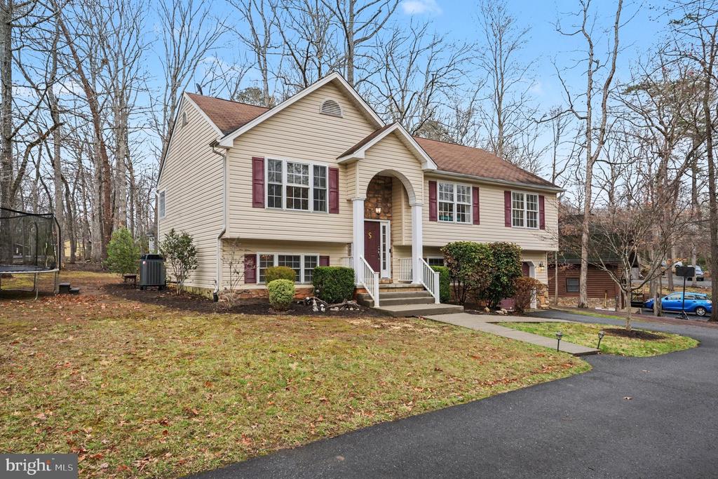 100 NUGGET DR, LOCUST GROVE, Virginia 22508, 5 Bedrooms Bedrooms, ,3 BathroomsBathrooms,Residential,100 NUGGET DR,VAOR2013596 MLS # VAOR2013596