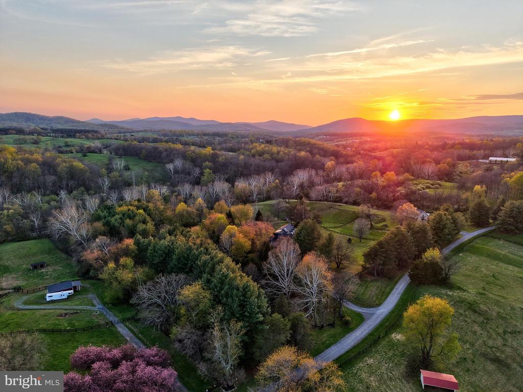 9393 BRIAR LN, DELAPLANE, Virginia, 4 Bedrooms Bedrooms, ,3 BathroomsBathrooms,Residential,9393 BRIAR LN,VAFQ2020592 MLS # VAFQ2020592