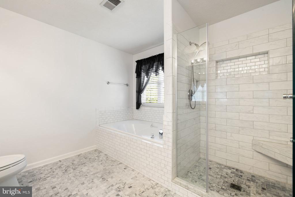 700 LANCREL RD, WARRENTON, Virginia 20186, 4 Bedrooms Bedrooms, ,2 BathroomsBathrooms,Residential,700 LANCREL RD,VAFQ2021520 MLS # VAFQ2021520