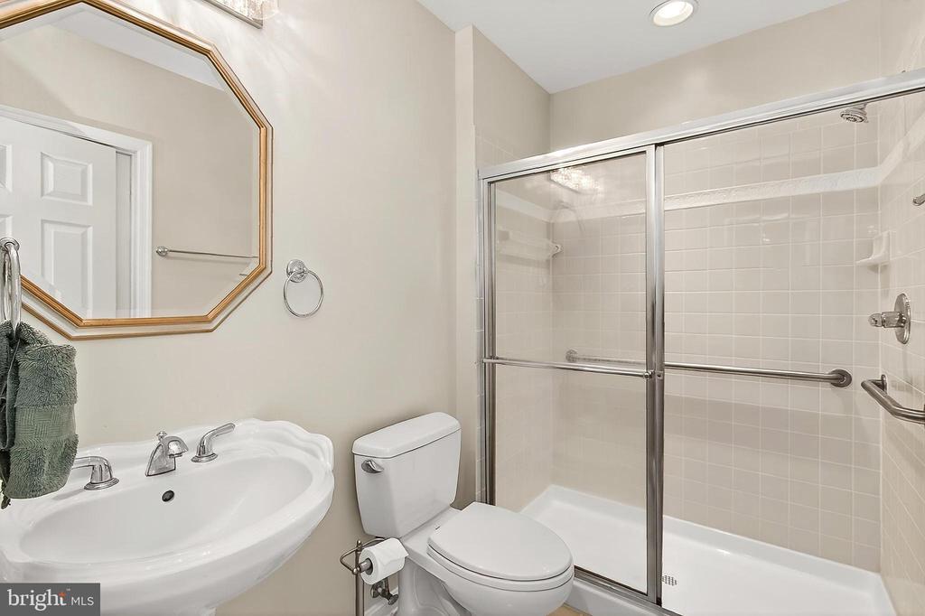 5548 EISELEY CT, WARRENTON, Virginia, 6 Bedrooms Bedrooms, ,4 BathroomsBathrooms,Residential,5548 EISELEY CT,VAFQ2021452 MLS # VAFQ2021452