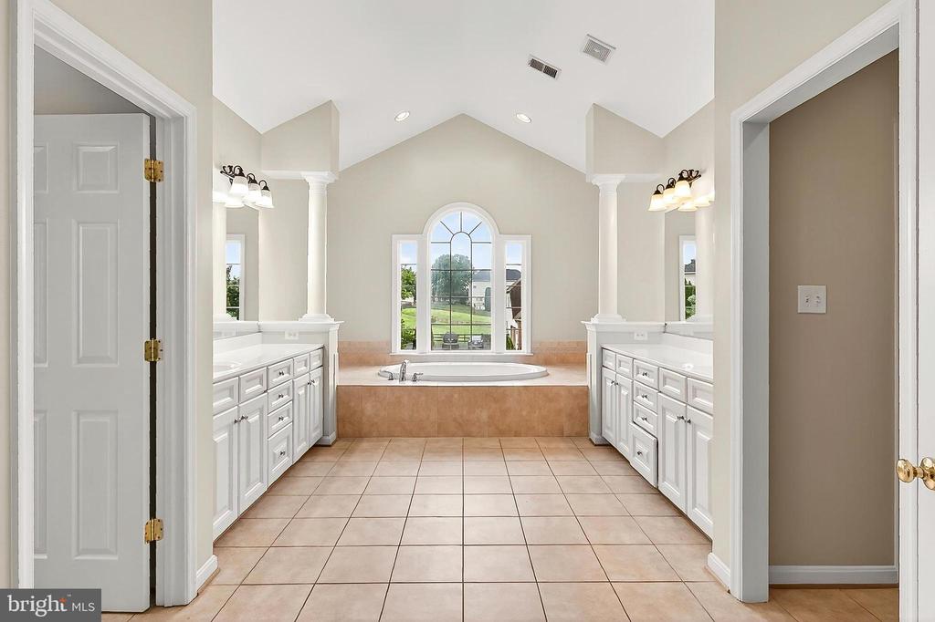 5548 EISELEY CT, WARRENTON, Virginia, 6 Bedrooms Bedrooms, ,4 BathroomsBathrooms,Residential,5548 EISELEY CT,VAFQ2021452 MLS # VAFQ2021452