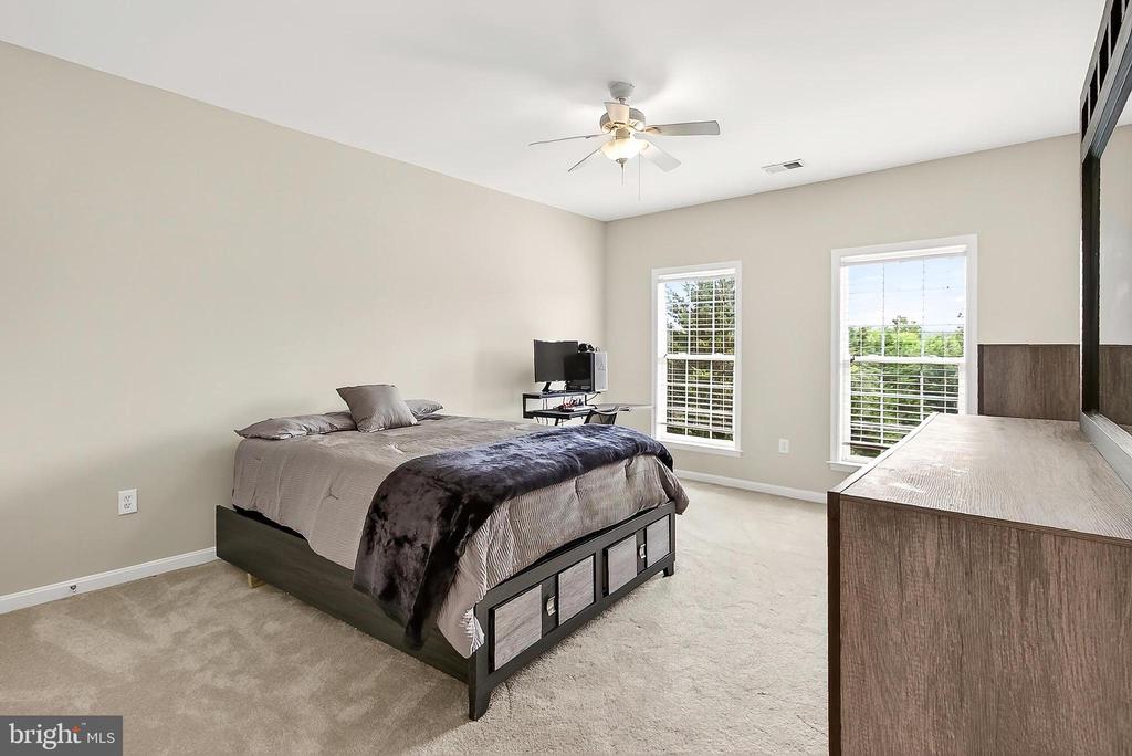 5548 EISELEY CT, WARRENTON, Virginia, 6 Bedrooms Bedrooms, ,4 BathroomsBathrooms,Residential,5548 EISELEY CT,VAFQ2021452 MLS # VAFQ2021452