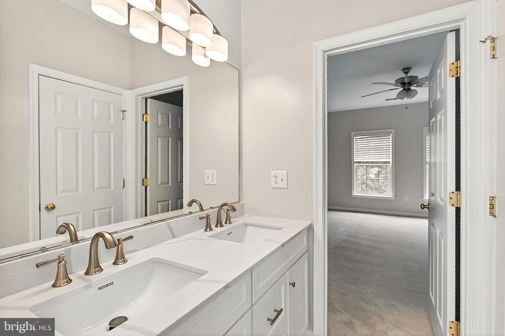 5548 EISELEY CT, WARRENTON, Virginia, 6 Bedrooms Bedrooms, ,4 BathroomsBathrooms,Residential,5548 EISELEY CT,VAFQ2021452 MLS # VAFQ2021452