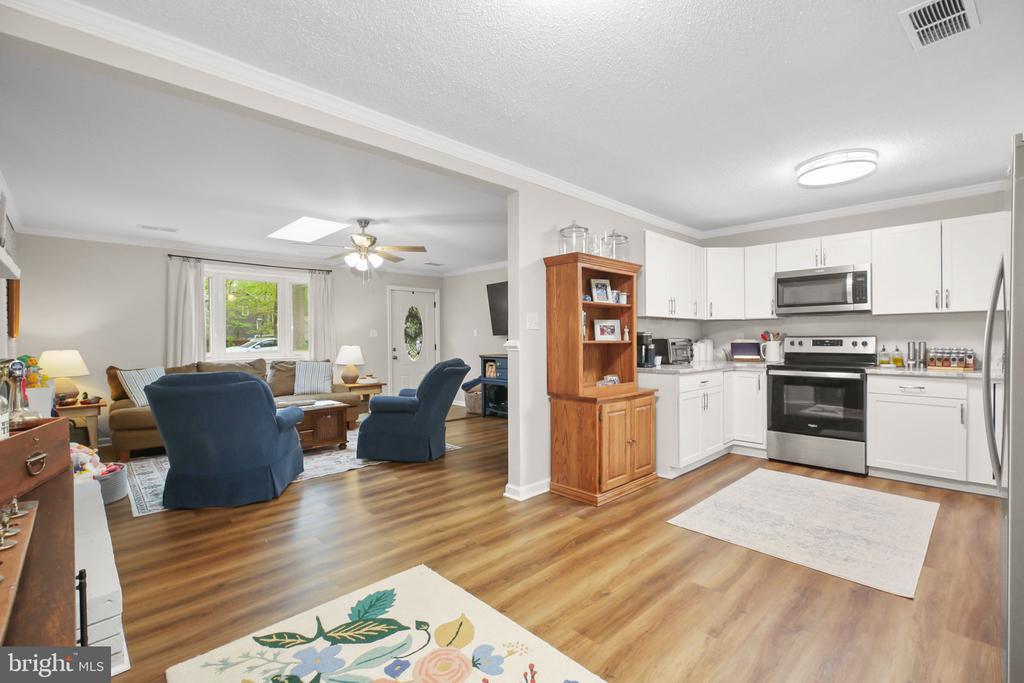 11004 PLATOON DR, SPOTSYLVANIA, Virginia 22551, 3 Bedrooms Bedrooms, ,2 BathroomsBathrooms,Residential,11004 PLATOON DR,VASP2040688 MLS # VASP2040688