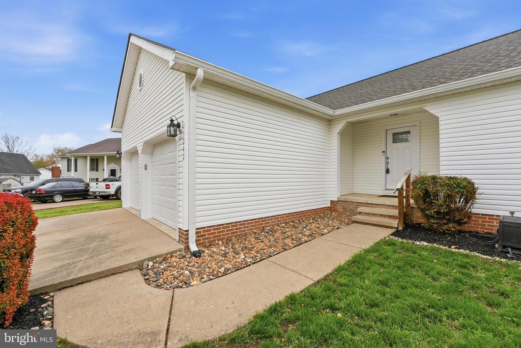 11242 CEDAR LEE CT, BEALETON, Virginia, 3 Bedrooms Bedrooms, ,2 BathroomsBathrooms,Residential,11242 CEDAR LEE CT,VAFQ2021492 MLS # VAFQ2021492