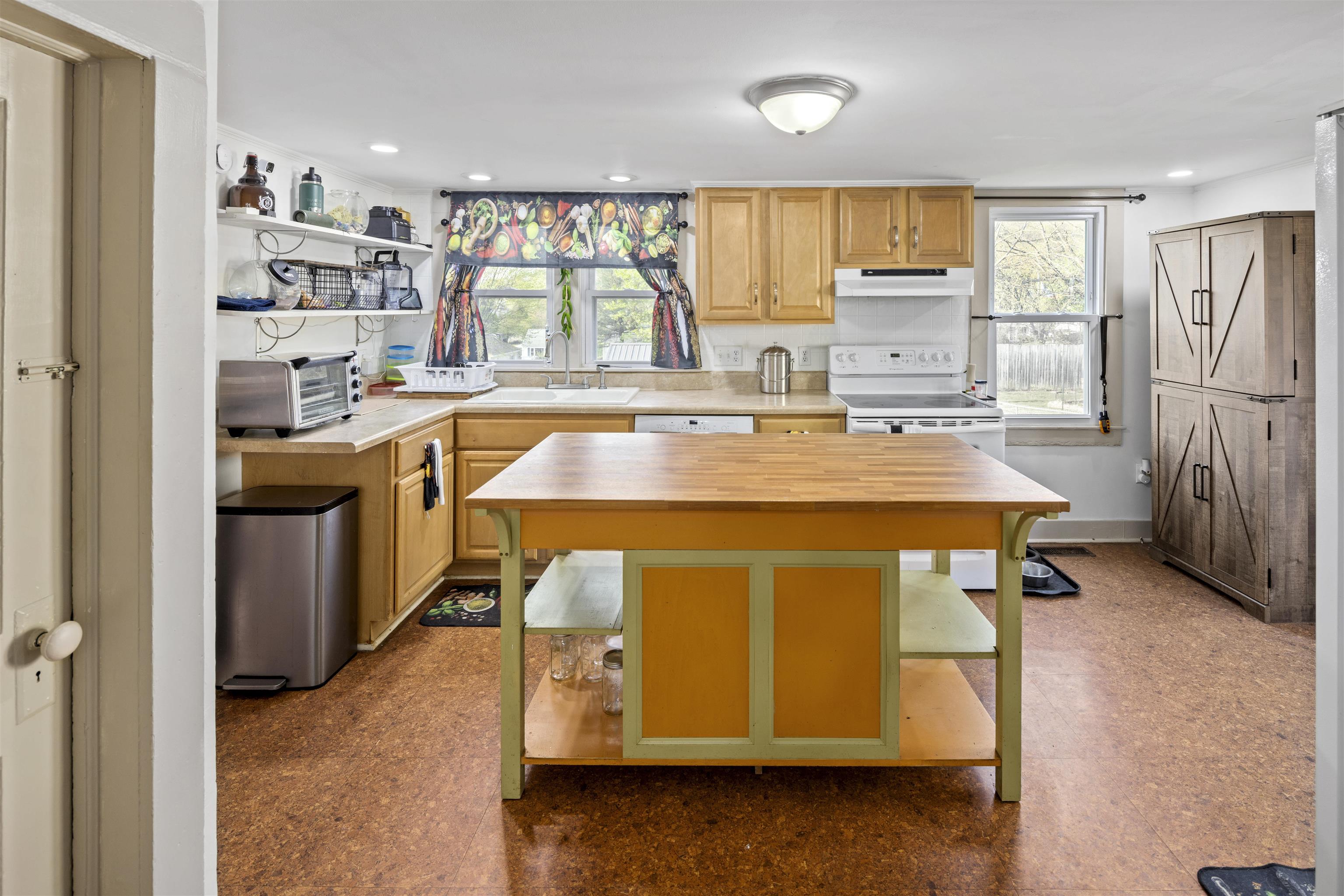 337 MARY GRAY LN, STAUNTON, Virginia 24401, 3 Bedrooms Bedrooms, ,1 BathroomBathrooms,Residential,337 MARY GRAY LN,675817 MLS # 675817