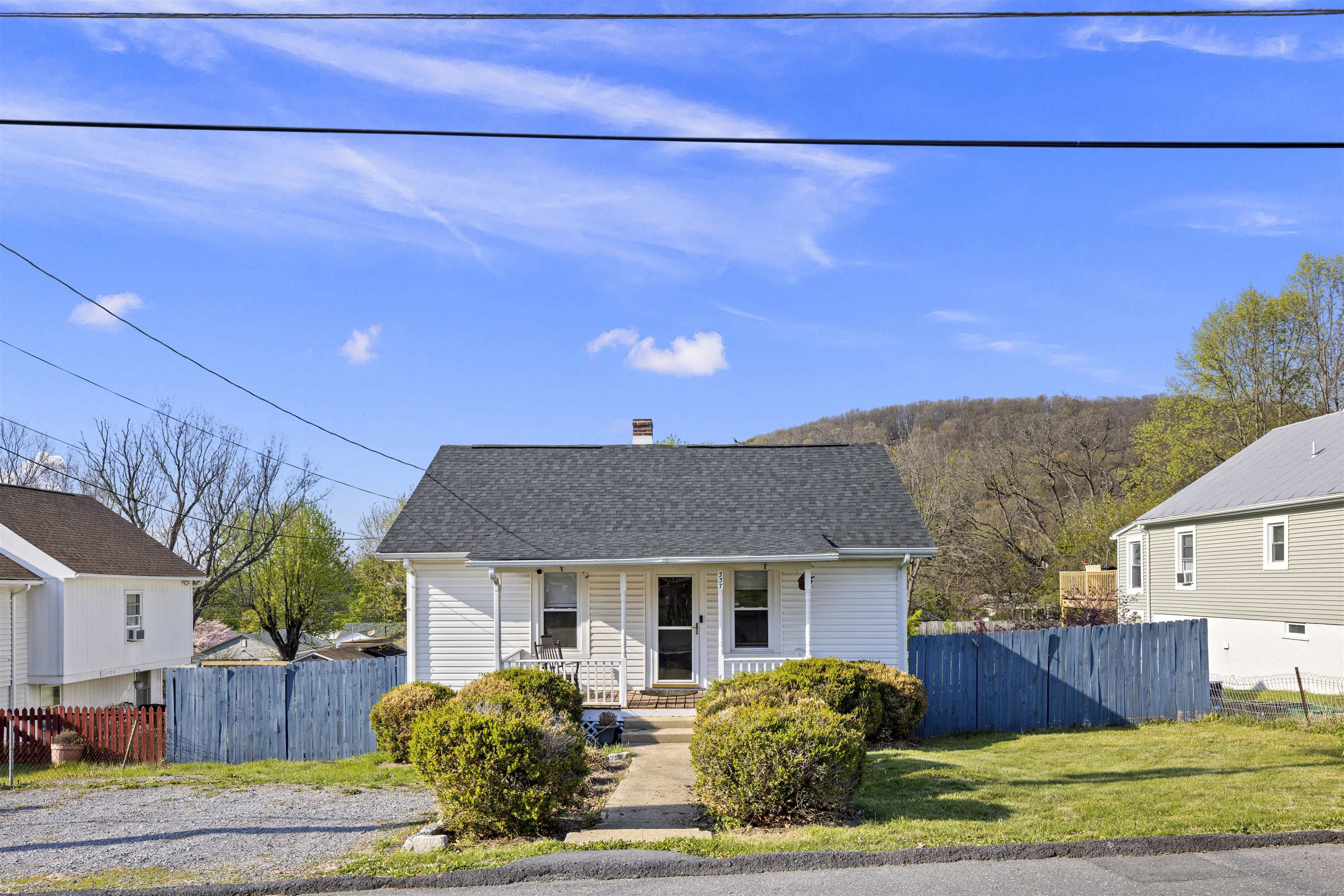 337 MARY GRAY LN, STAUNTON, Virginia 24401, 3 Bedrooms Bedrooms, ,1 BathroomBathrooms,Residential,337 MARY GRAY LN,675817 MLS # 675817