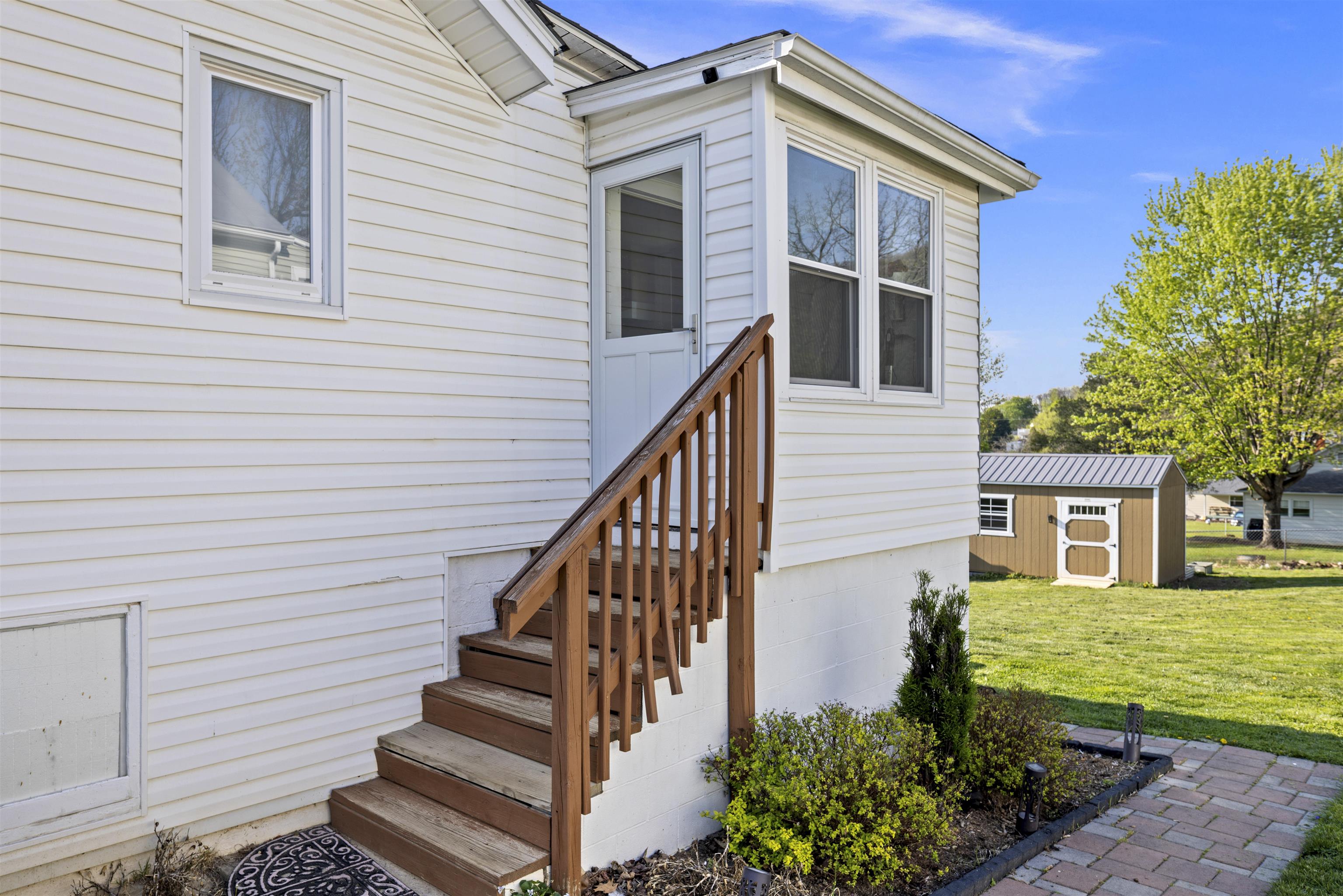 337 MARY GRAY LN, STAUNTON, Virginia 24401, 3 Bedrooms Bedrooms, ,1 BathroomBathrooms,Residential,337 MARY GRAY LN,675817 MLS # 675817