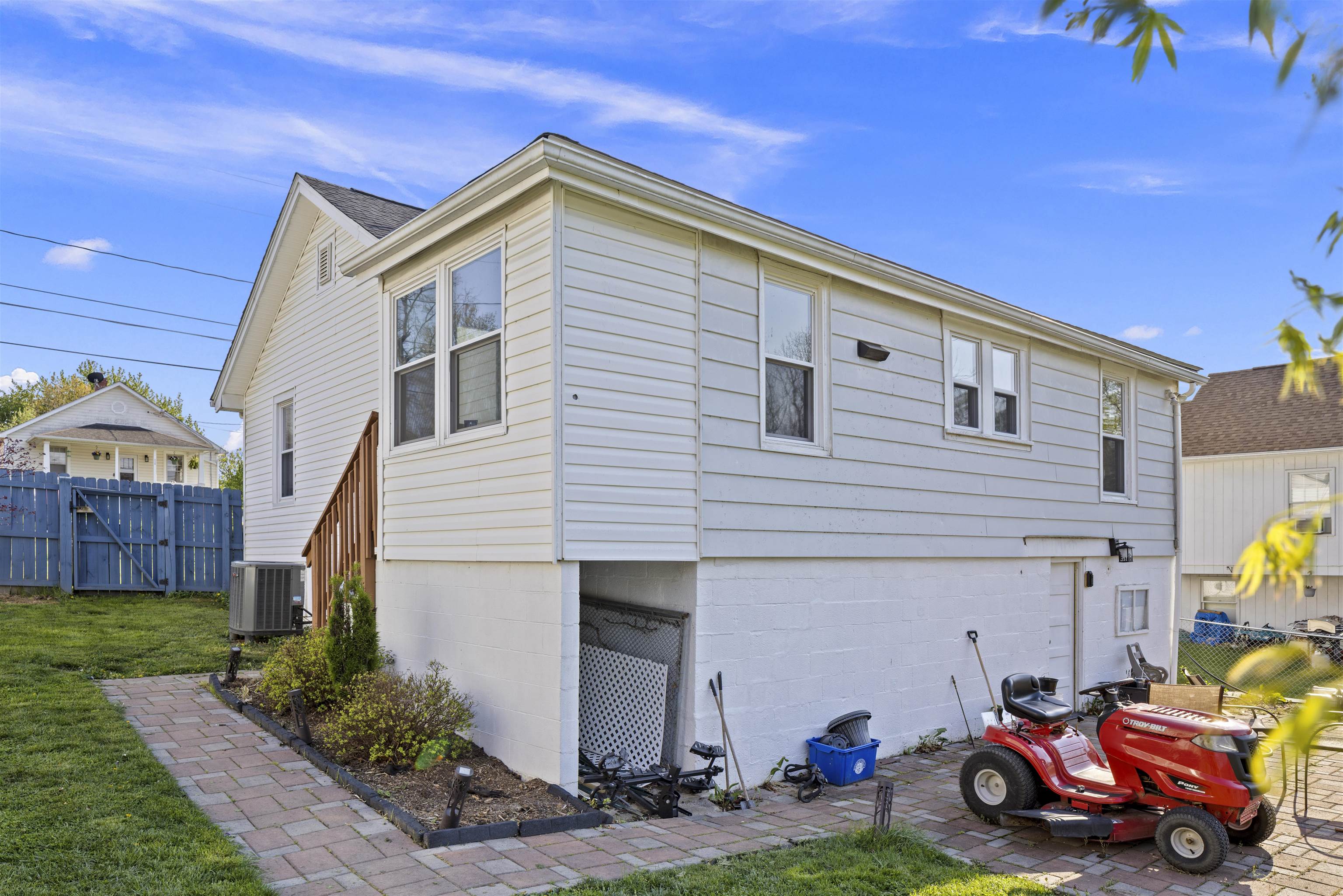 337 MARY GRAY LN, STAUNTON, Virginia 24401, 3 Bedrooms Bedrooms, ,1 BathroomBathrooms,Residential,337 MARY GRAY LN,675817 MLS # 675817