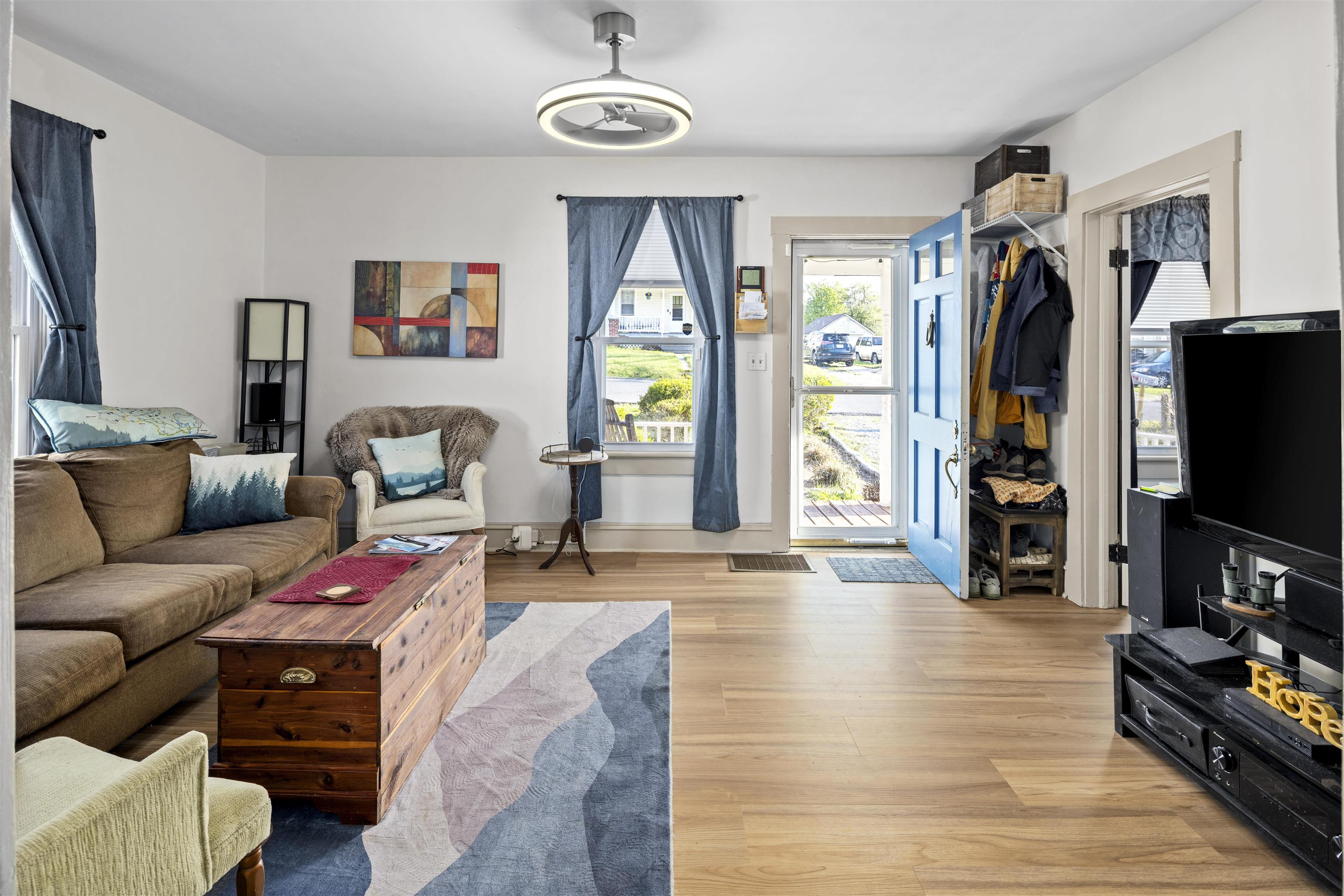 337 MARY GRAY LN, STAUNTON, Virginia 24401, 3 Bedrooms Bedrooms, ,1 BathroomBathrooms,Residential,337 MARY GRAY LN,675817 MLS # 675817