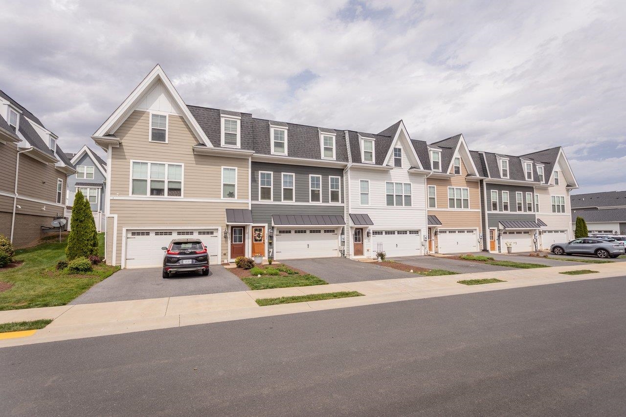 3255 CHARLESTON BLVD, ROCKINGHAM, Virginia 22801, 3 Bedrooms Bedrooms, ,2 BathroomsBathrooms,Residential,3255 CHARLESTON BLVD,675818 MLS # 675818