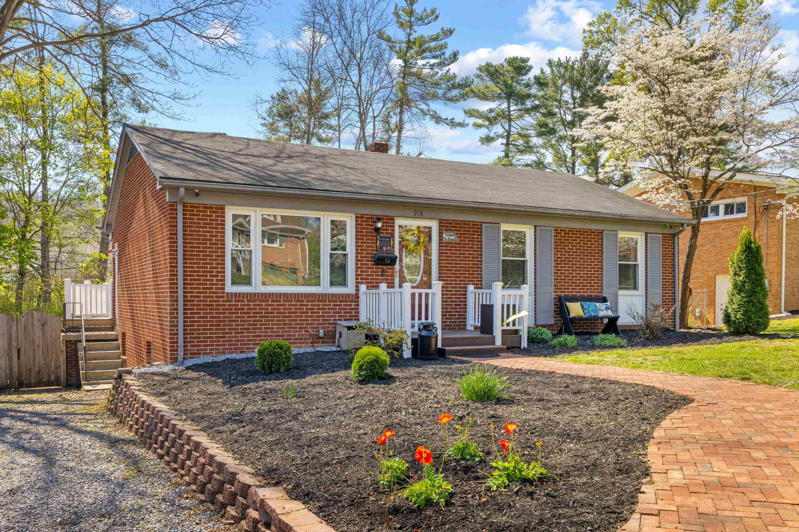 918 WASHINGTON AVE, WAYNESBORO, Virginia 22980, 4 Bedrooms Bedrooms, ,2 BathroomsBathrooms,Residential,B.,918 WASHINGTON AVE,675820 MLS # 675820