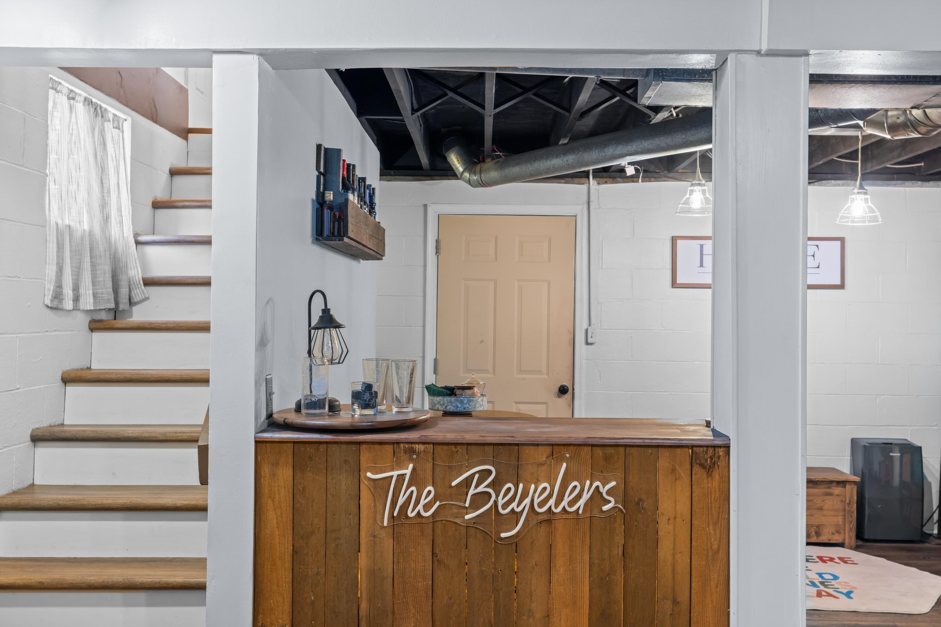 918 WASHINGTON AVE, WAYNESBORO, Virginia 22980, 4 Bedrooms Bedrooms, ,2 BathroomsBathrooms,Residential,B.,918 WASHINGTON AVE,675820 MLS # 675820