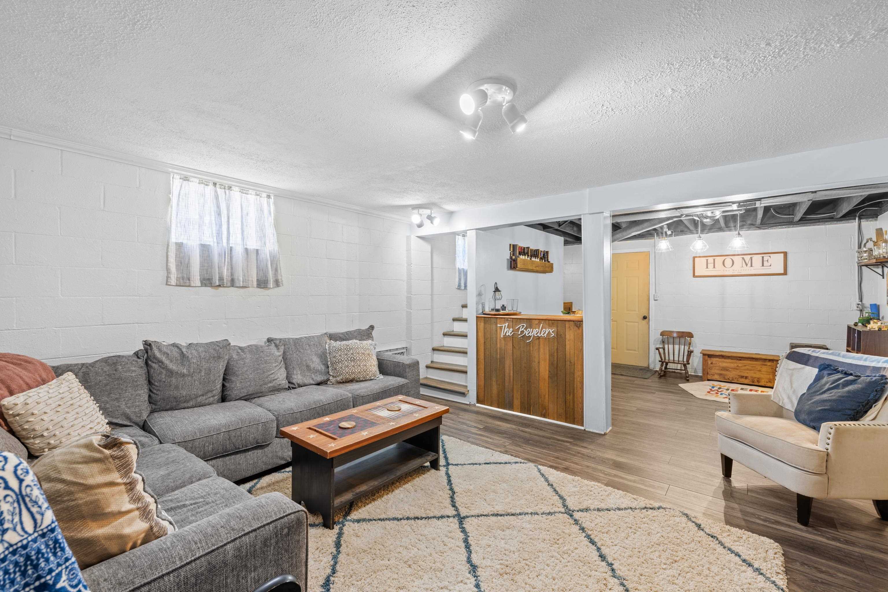 918 WASHINGTON AVE, WAYNESBORO, Virginia 22980, 4 Bedrooms Bedrooms, ,2 BathroomsBathrooms,Residential,B.,918 WASHINGTON AVE,675820 MLS # 675820