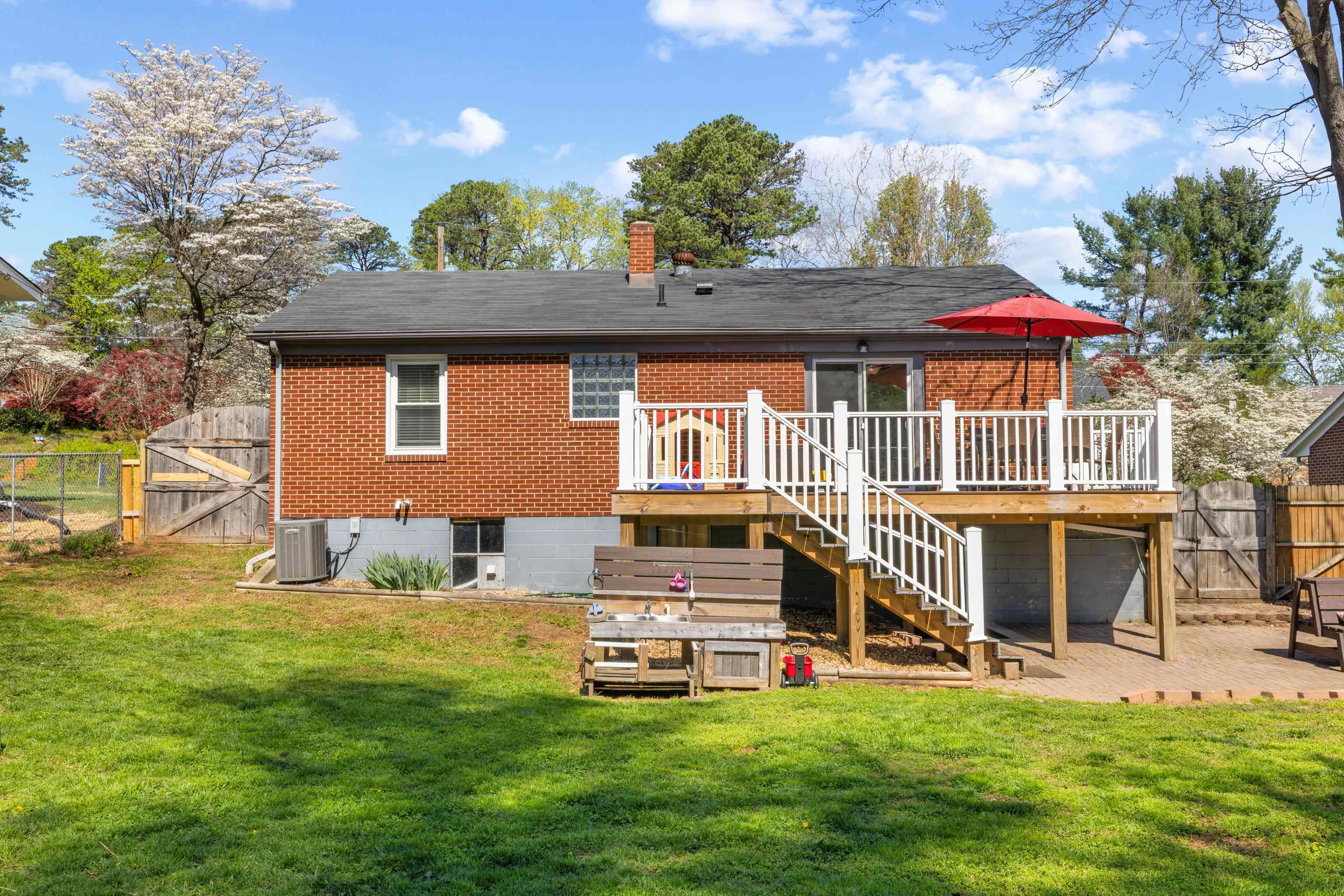 918 WASHINGTON AVE, WAYNESBORO, Virginia 22980, 4 Bedrooms Bedrooms, ,2 BathroomsBathrooms,Residential,B.,918 WASHINGTON AVE,675820 MLS # 675820