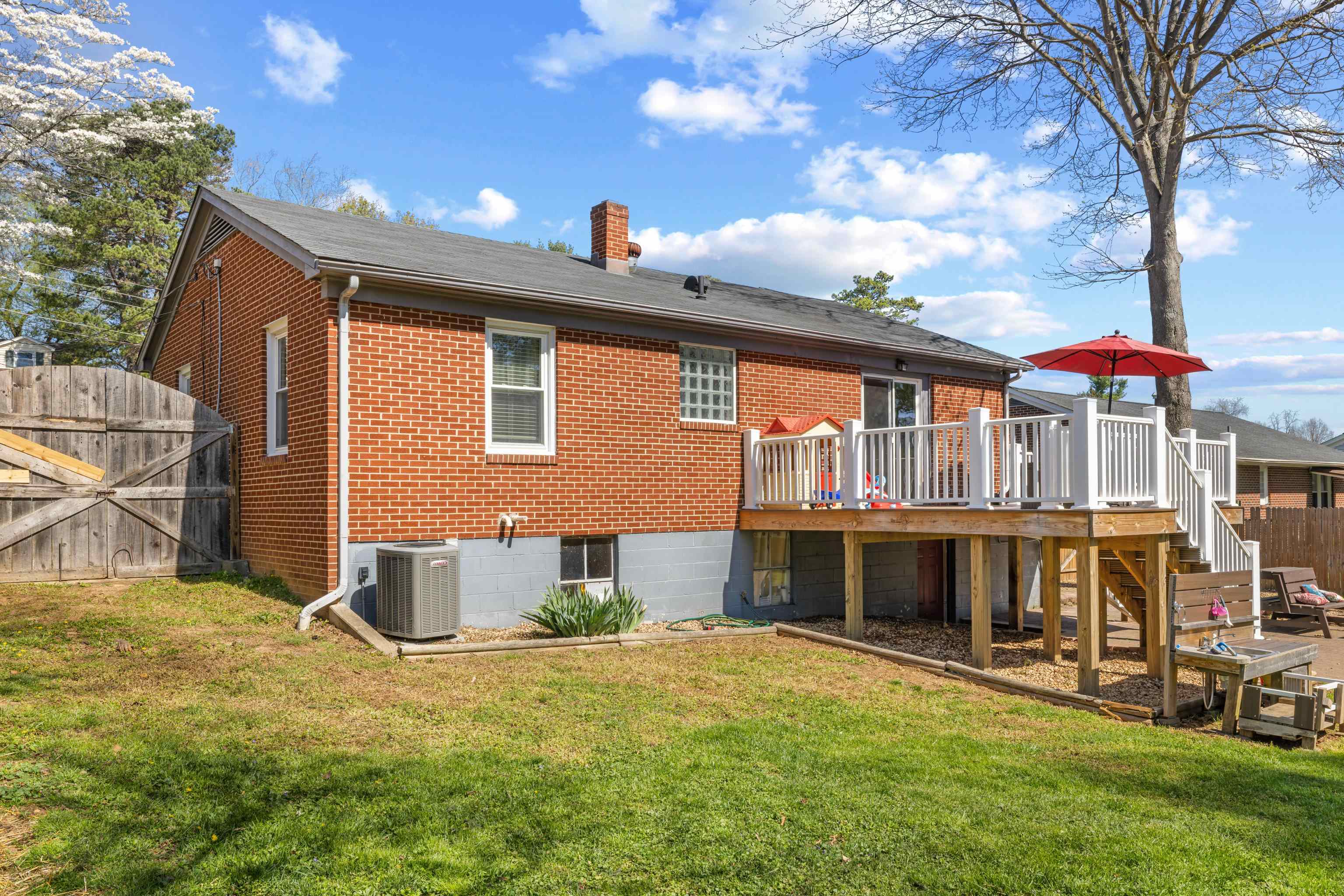 918 WASHINGTON AVE, WAYNESBORO, Virginia 22980, 4 Bedrooms Bedrooms, ,2 BathroomsBathrooms,Residential,B.,918 WASHINGTON AVE,675820 MLS # 675820