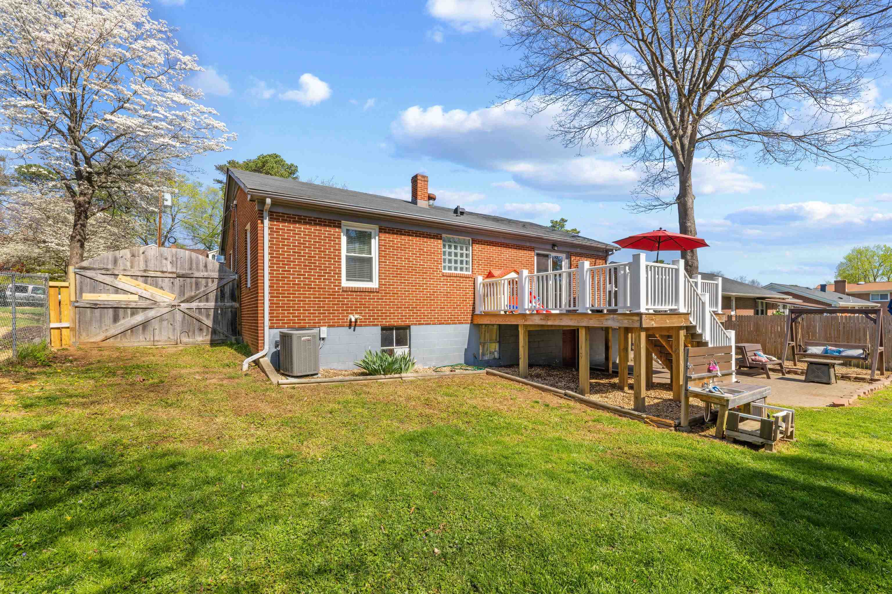 918 WASHINGTON AVE, WAYNESBORO, Virginia 22980, 4 Bedrooms Bedrooms, ,2 BathroomsBathrooms,Residential,B.,918 WASHINGTON AVE,675820 MLS # 675820