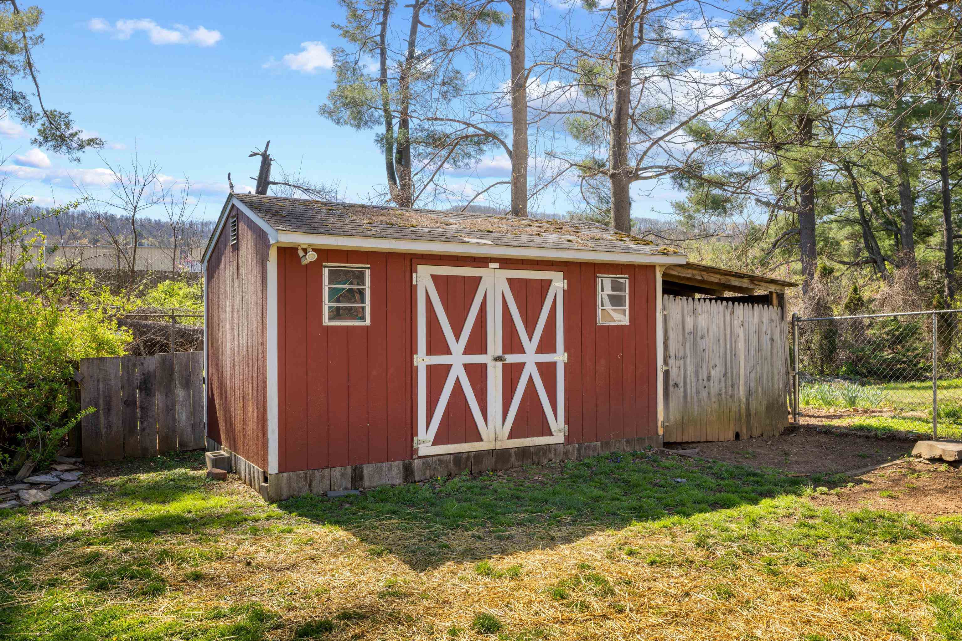 918 WASHINGTON AVE, WAYNESBORO, Virginia 22980, 4 Bedrooms Bedrooms, ,2 BathroomsBathrooms,Residential,B.,918 WASHINGTON AVE,675820 MLS # 675820