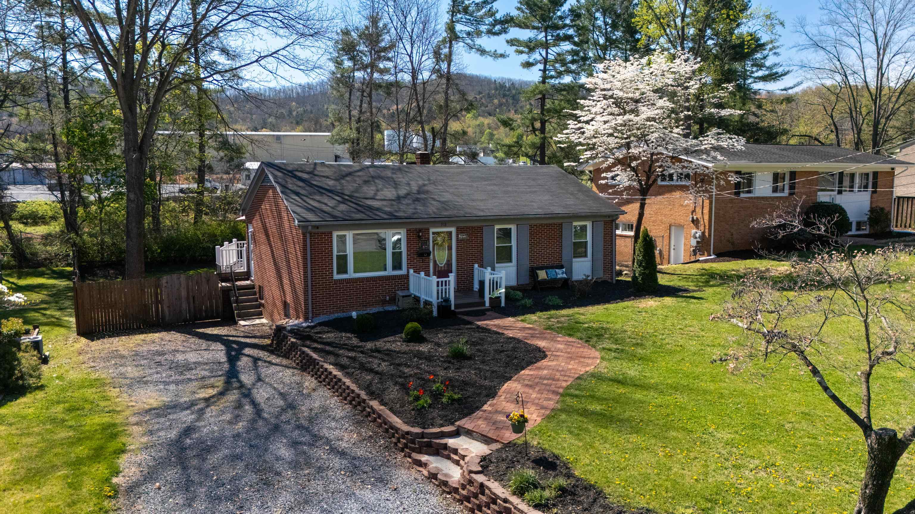 918 WASHINGTON AVE, WAYNESBORO, Virginia 22980, 4 Bedrooms Bedrooms, ,2 BathroomsBathrooms,Residential,B.,918 WASHINGTON AVE,675820 MLS # 675820