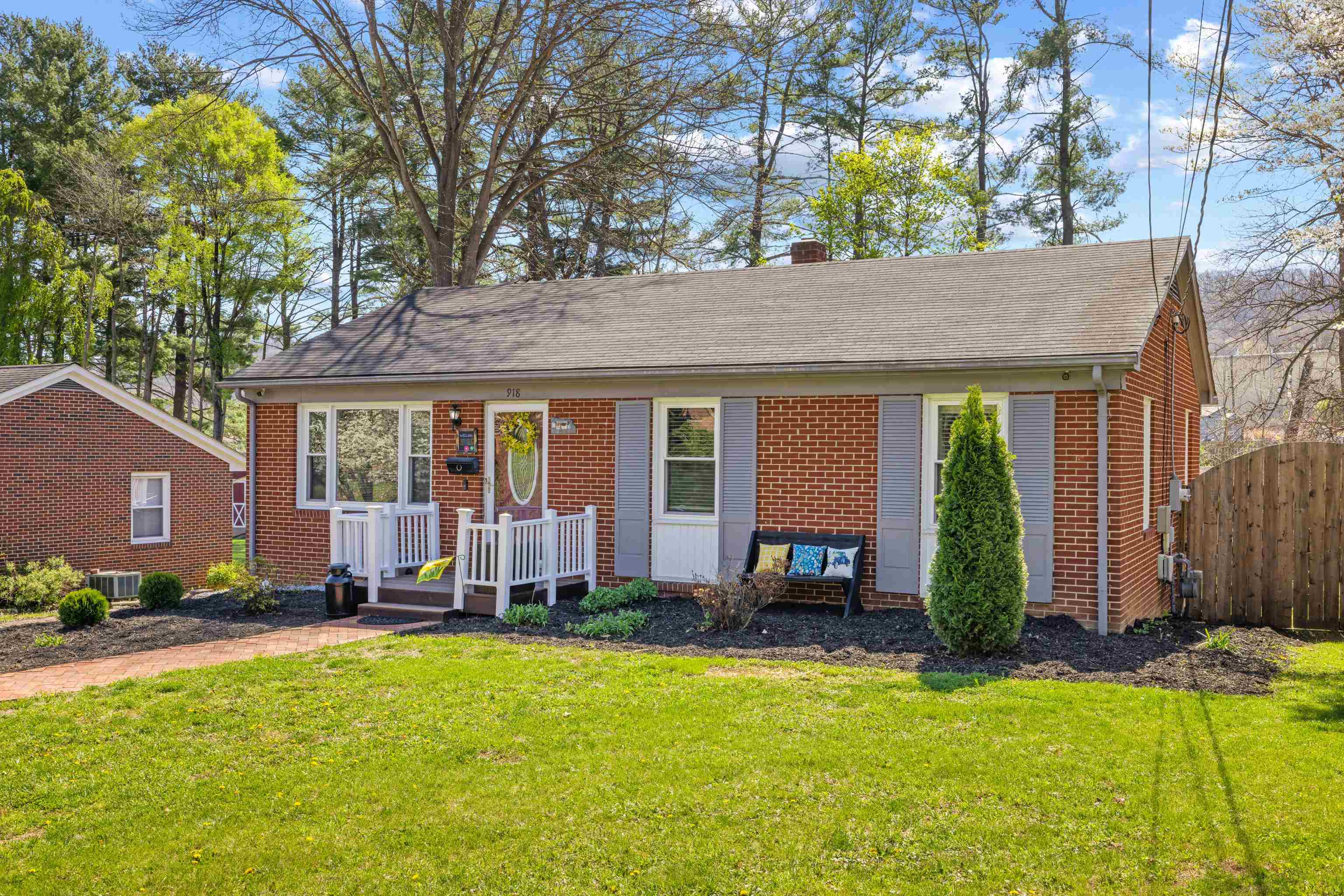 918 WASHINGTON AVE, WAYNESBORO, Virginia 22980, 4 Bedrooms Bedrooms, ,2 BathroomsBathrooms,Residential,B.,918 WASHINGTON AVE,675820 MLS # 675820