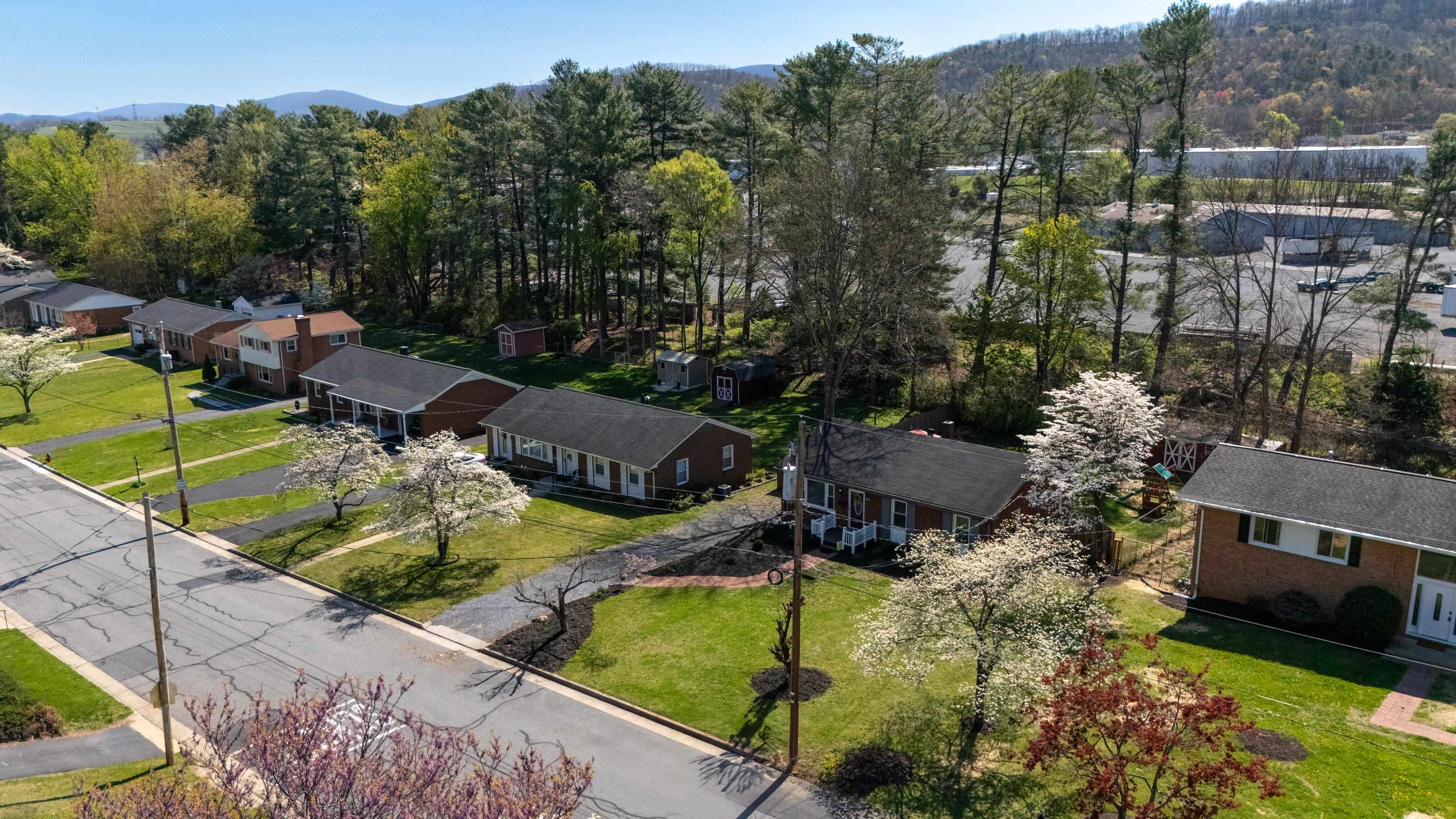 918 WASHINGTON AVE, WAYNESBORO, Virginia 22980, 4 Bedrooms Bedrooms, ,2 BathroomsBathrooms,Residential,B.,918 WASHINGTON AVE,675820 MLS # 675820