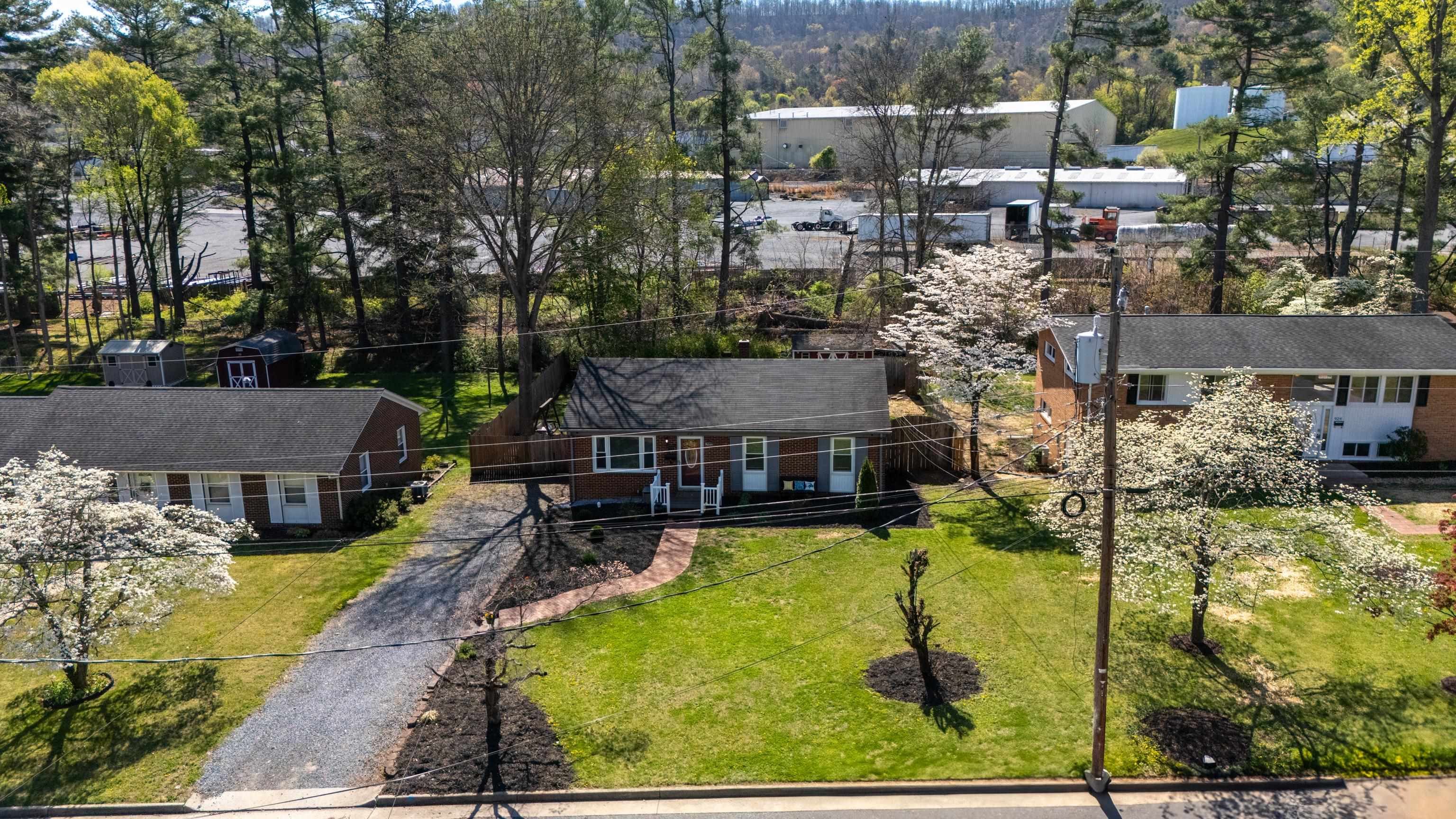 918 WASHINGTON AVE, WAYNESBORO, Virginia 22980, 4 Bedrooms Bedrooms, ,2 BathroomsBathrooms,Residential,B.,918 WASHINGTON AVE,675820 MLS # 675820