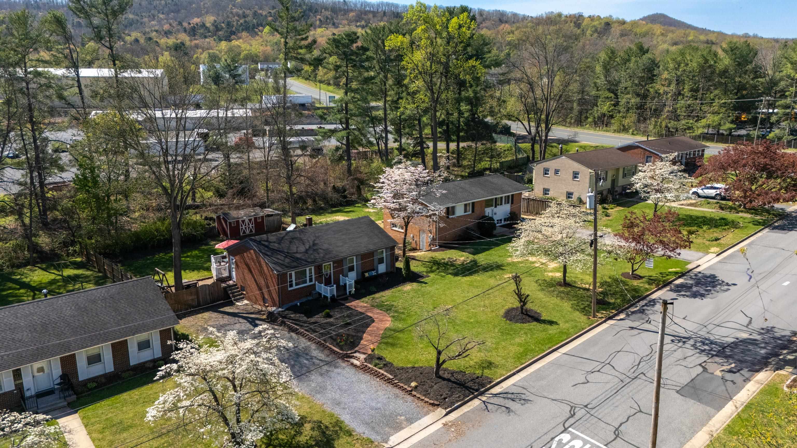 918 WASHINGTON AVE, WAYNESBORO, Virginia 22980, 4 Bedrooms Bedrooms, ,2 BathroomsBathrooms,Residential,B.,918 WASHINGTON AVE,675820 MLS # 675820