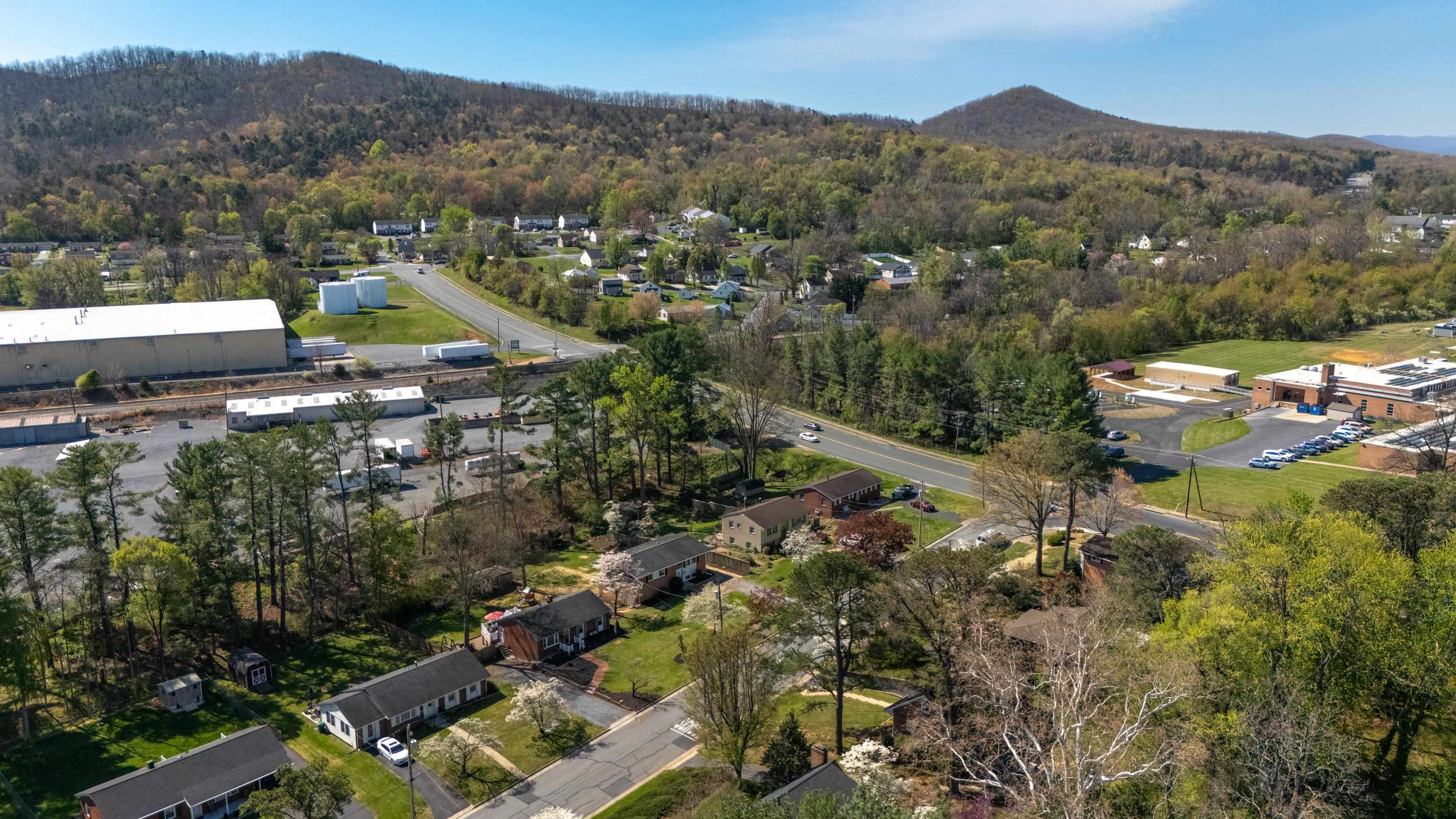 918 WASHINGTON AVE, WAYNESBORO, Virginia 22980, 4 Bedrooms Bedrooms, ,2 BathroomsBathrooms,Residential,B.,918 WASHINGTON AVE,675820 MLS # 675820