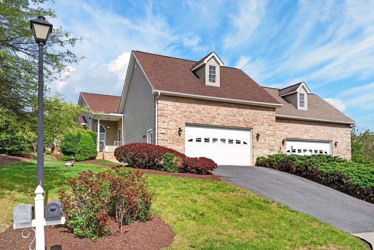 2102 LAKE TERRACE DR, HARRISONBURG, Virginia 22802, 3 Bedrooms Bedrooms, ,2 BathroomsBathrooms,Residential,2102 LAKE TERRACE DR,675825 MLS # 675825