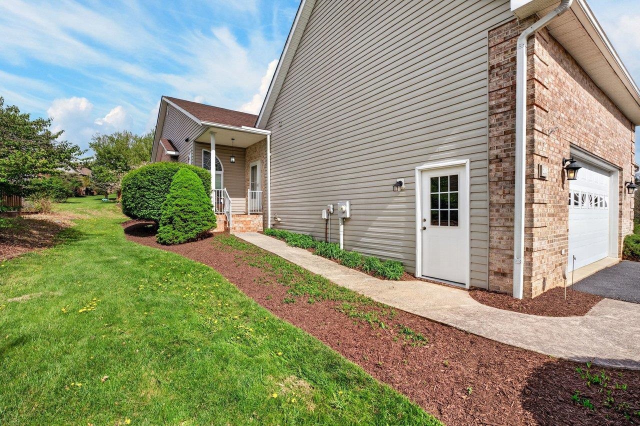 2102 LAKE TERRACE DR, HARRISONBURG, Virginia 22802, 3 Bedrooms Bedrooms, ,2 BathroomsBathrooms,Residential,2102 LAKE TERRACE DR,675825 MLS # 675825