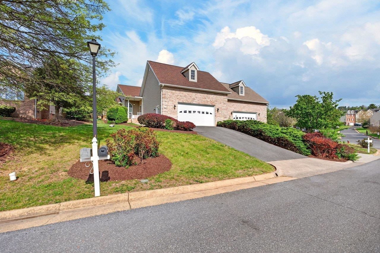 2102 LAKE TERRACE DR, HARRISONBURG, Virginia 22802, 3 Bedrooms Bedrooms, ,2 BathroomsBathrooms,Residential,2102 LAKE TERRACE DR,675825 MLS # 675825