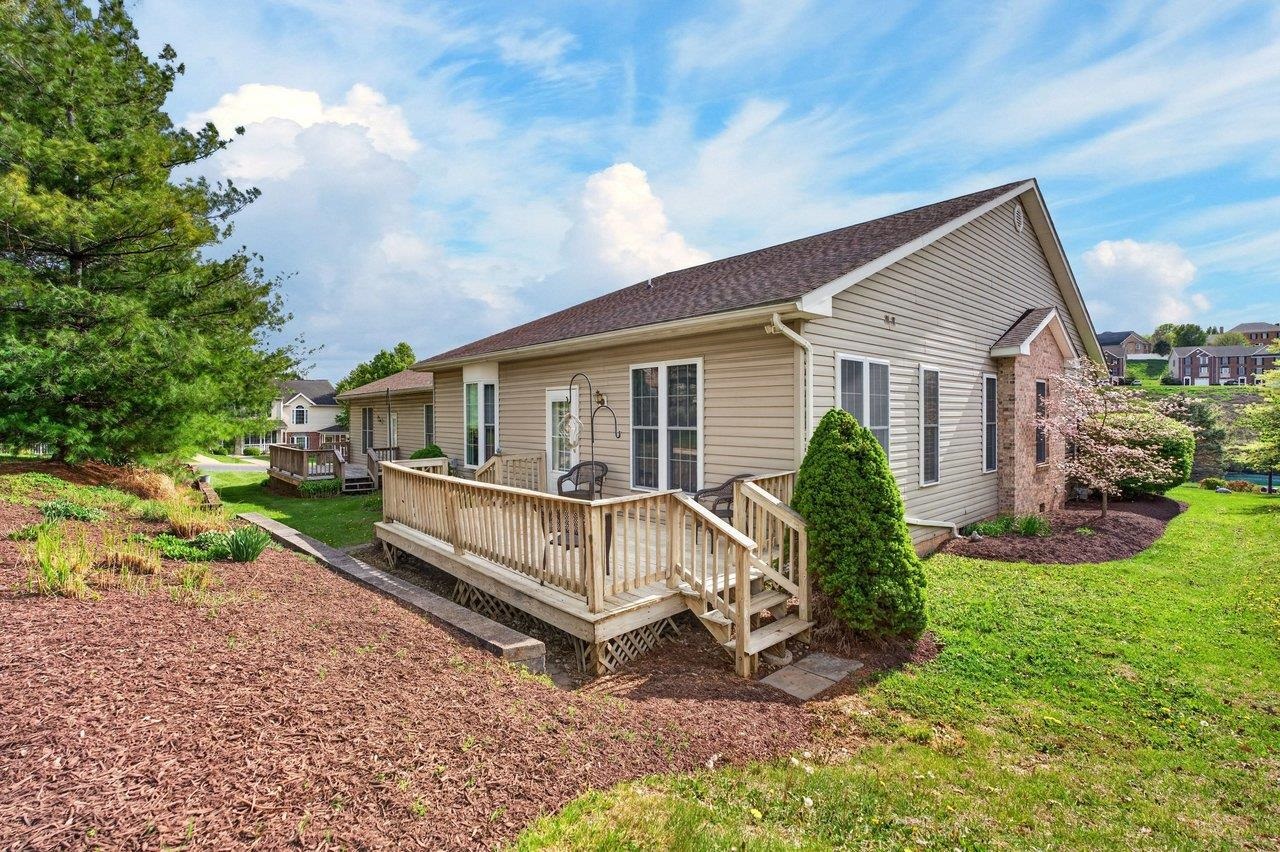 2102 LAKE TERRACE DR, HARRISONBURG, Virginia 22802, 3 Bedrooms Bedrooms, ,2 BathroomsBathrooms,Residential,2102 LAKE TERRACE DR,675825 MLS # 675825