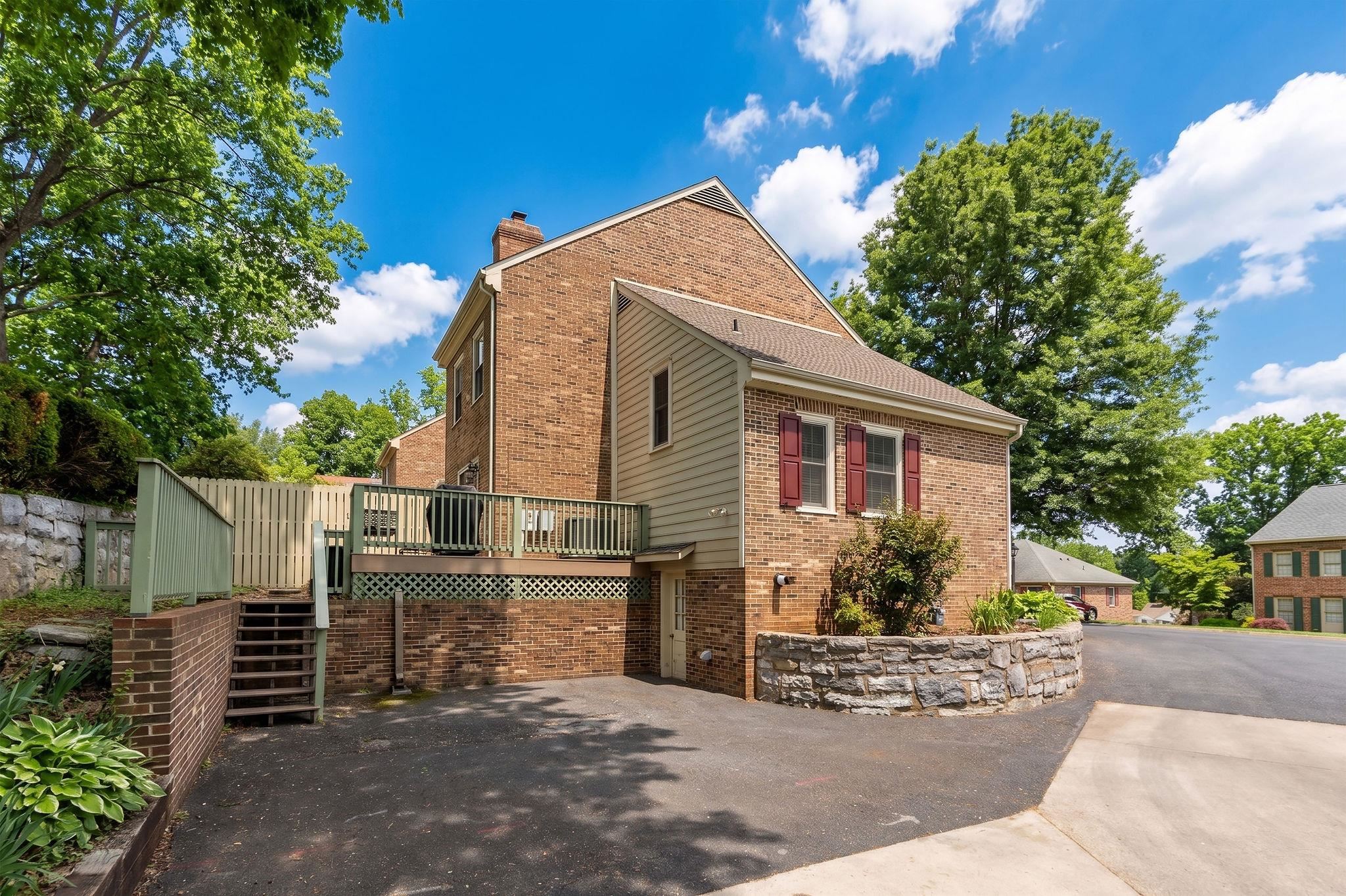 5 WAVERLEY GREEN, STAUNTON, Virginia 24401, 3 Bedrooms Bedrooms, ,2 BathroomsBathrooms,Residential,5 WAVERLEY GREEN,675831 MLS # 675831