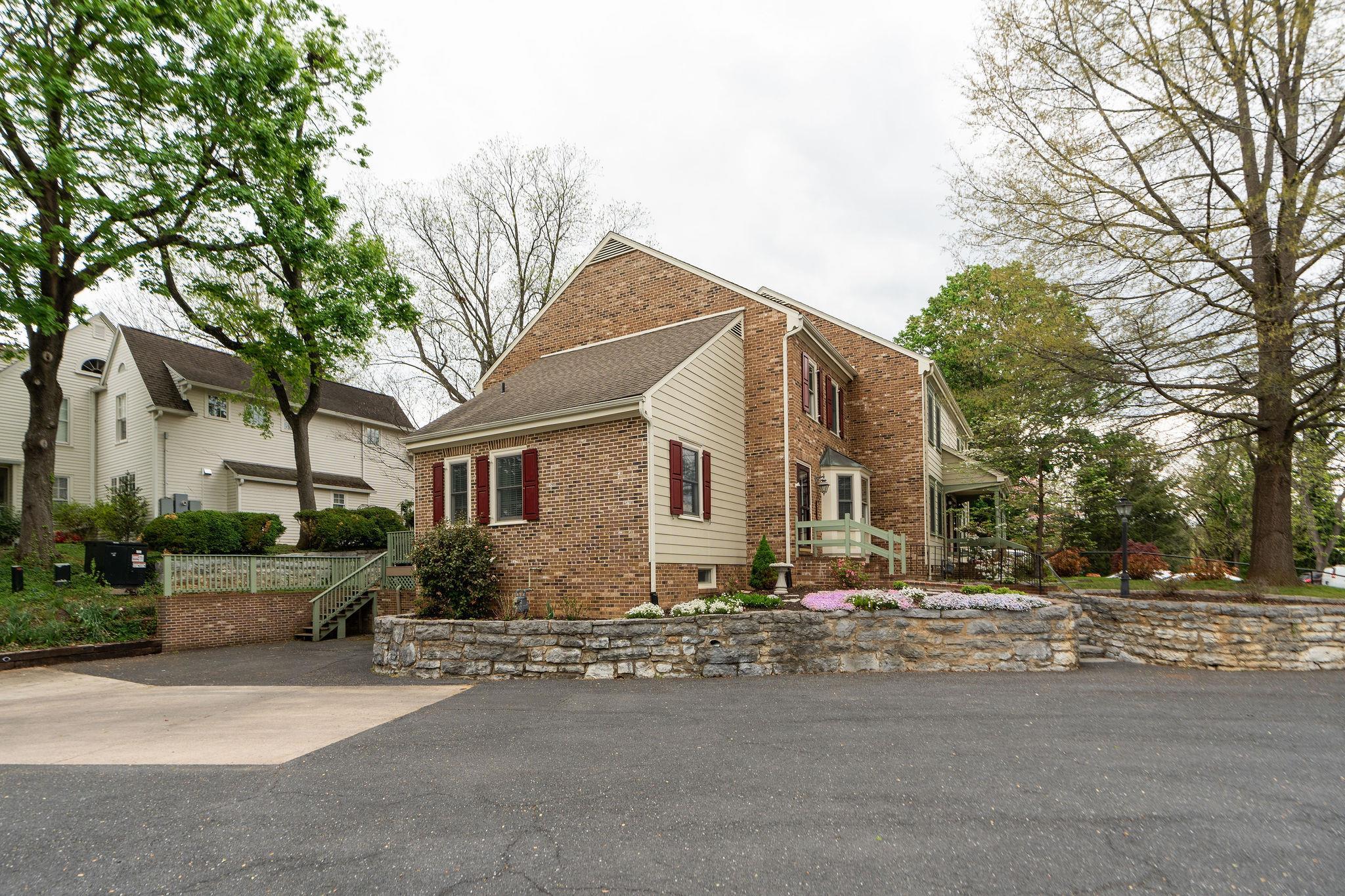 5 WAVERLEY GREEN, STAUNTON, Virginia 24401, 3 Bedrooms Bedrooms, ,2 BathroomsBathrooms,Residential,5 WAVERLEY GREEN,675831 MLS # 675831