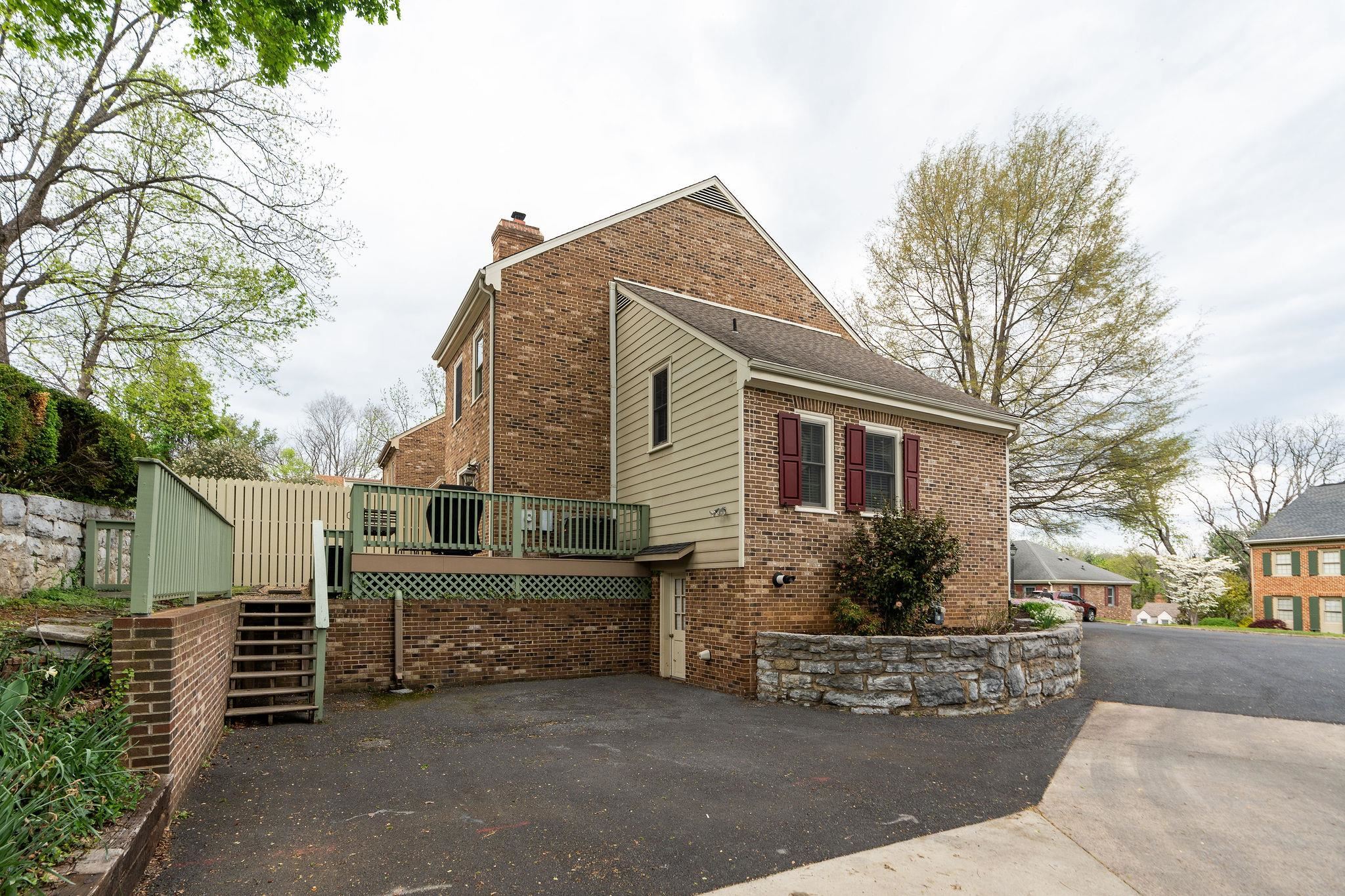 5 WAVERLEY GREEN, STAUNTON, Virginia 24401, 3 Bedrooms Bedrooms, ,2 BathroomsBathrooms,Residential,5 WAVERLEY GREEN,675831 MLS # 675831