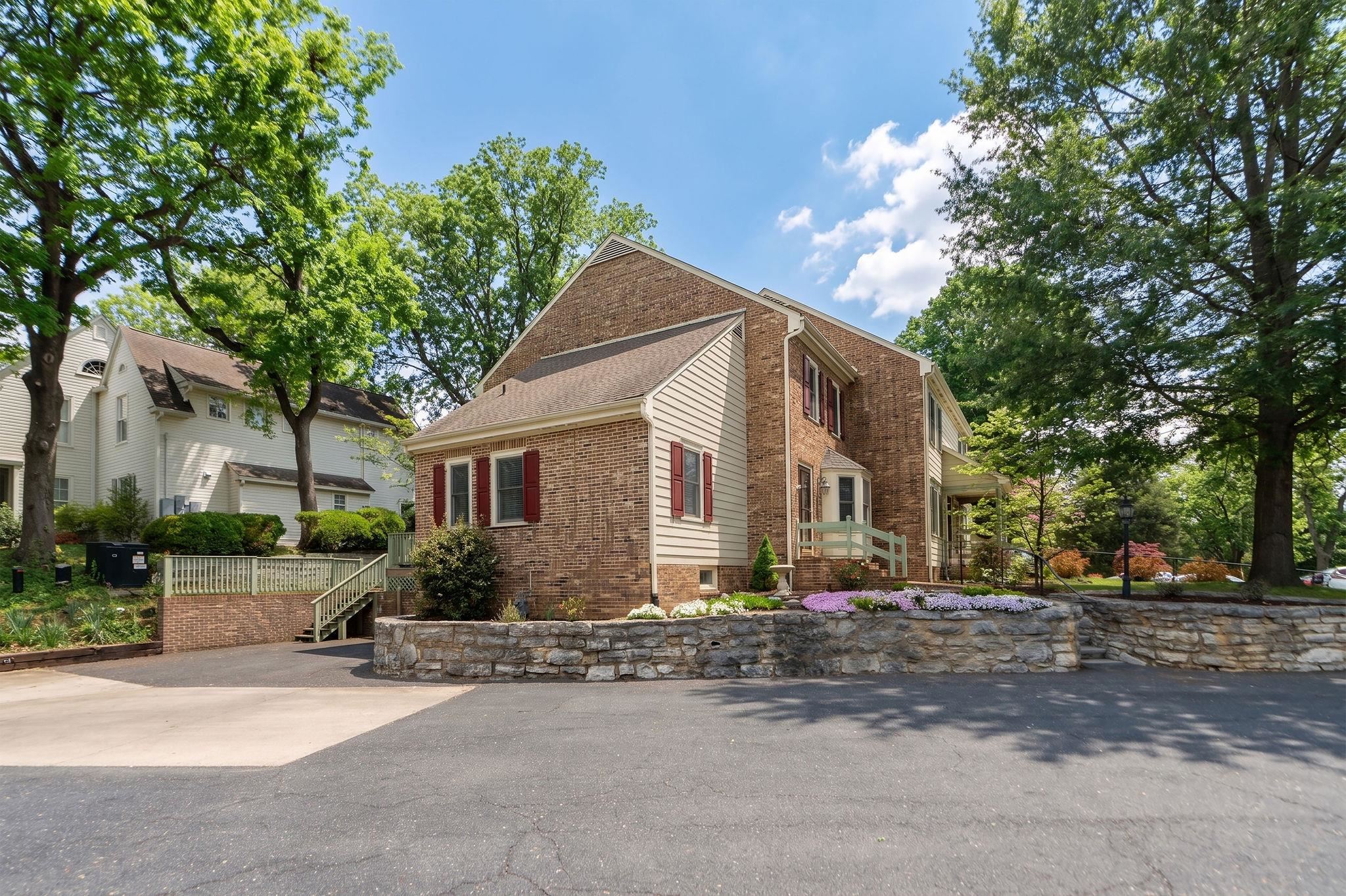 5 WAVERLEY GREEN, STAUNTON, Virginia 24401, 3 Bedrooms Bedrooms, ,2 BathroomsBathrooms,Residential,5 WAVERLEY GREEN,675831 MLS # 675831