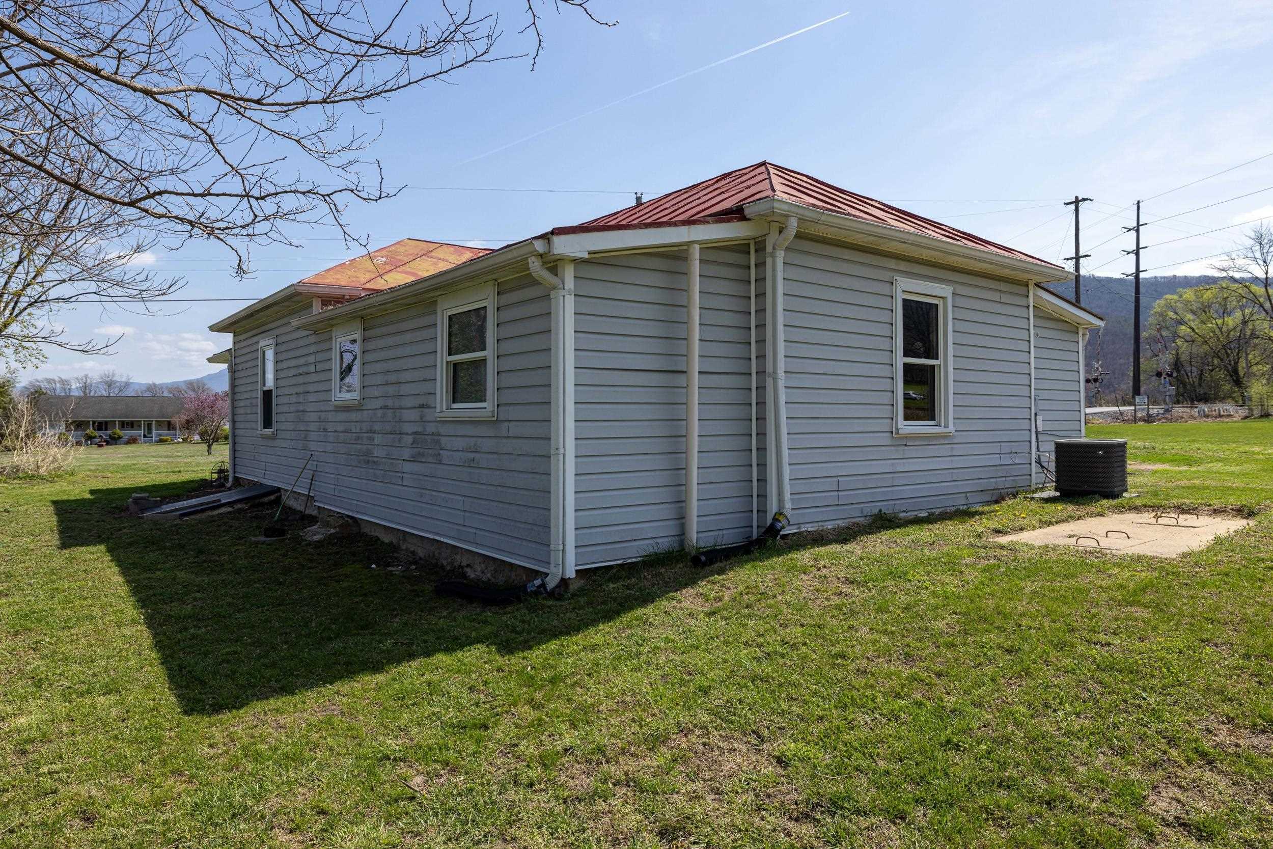 296 KEYSTONE RD, STANLEY, Virginia 22851, 2 Bedrooms Bedrooms, ,2 BathroomsBathrooms,Residential,296 KEYSTONE RD,675833 MLS # 675833