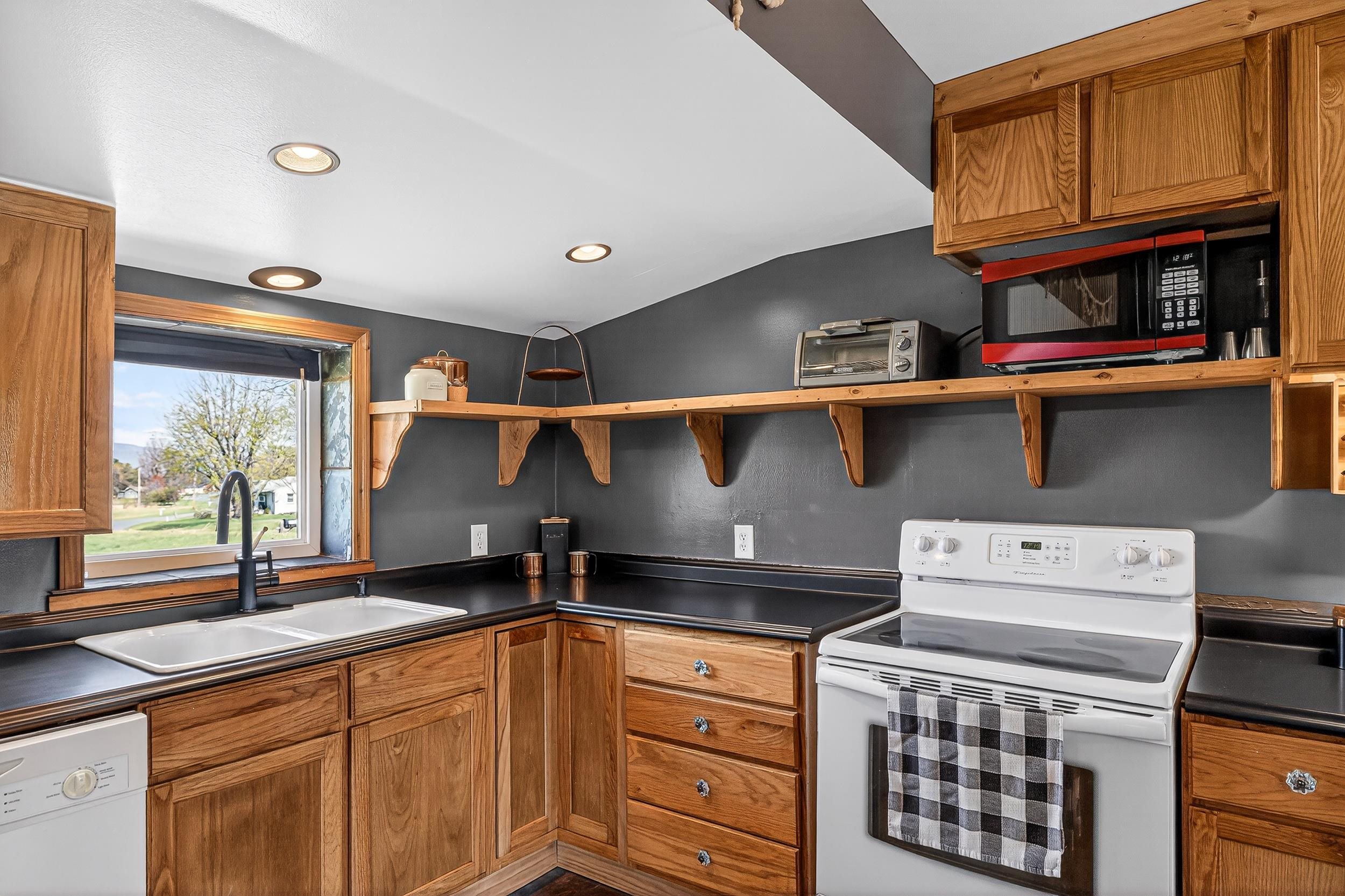 296 KEYSTONE RD, STANLEY, Virginia 22851, 2 Bedrooms Bedrooms, ,2 BathroomsBathrooms,Residential,296 KEYSTONE RD,675833 MLS # 675833