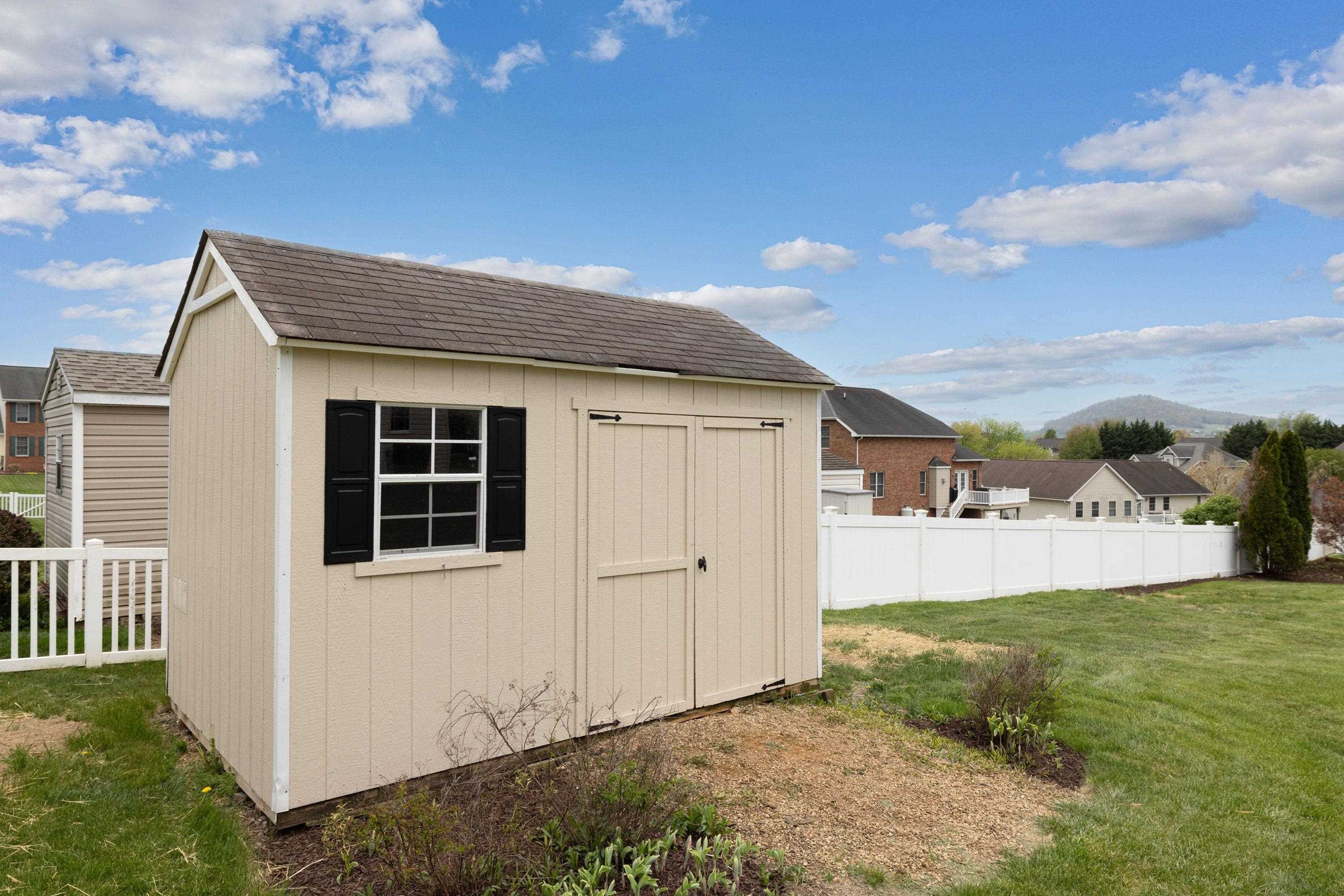 2625 RISING ROCK CT, ROCKINGHAM, Virginia 22802, 5 Bedrooms Bedrooms, ,3 BathroomsBathrooms,Residential,2625 RISING ROCK CT,675841 MLS # 675841